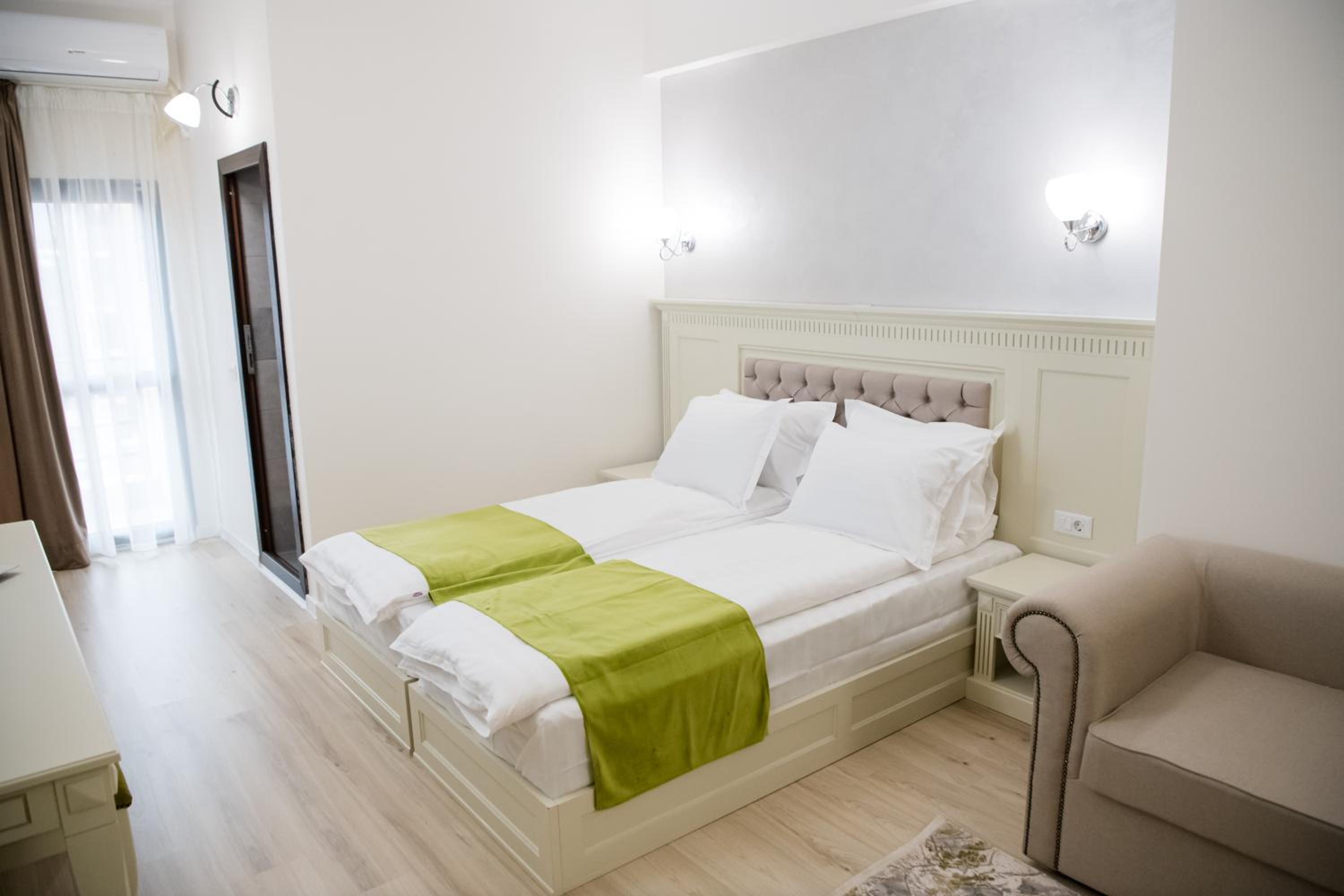 Superior King Room - Photo 4