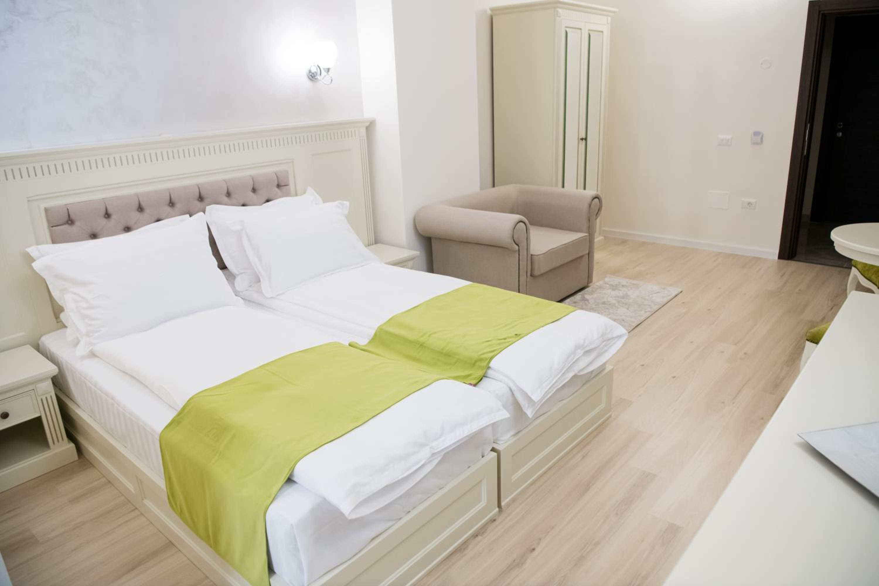 Superior King Room - Photo 2