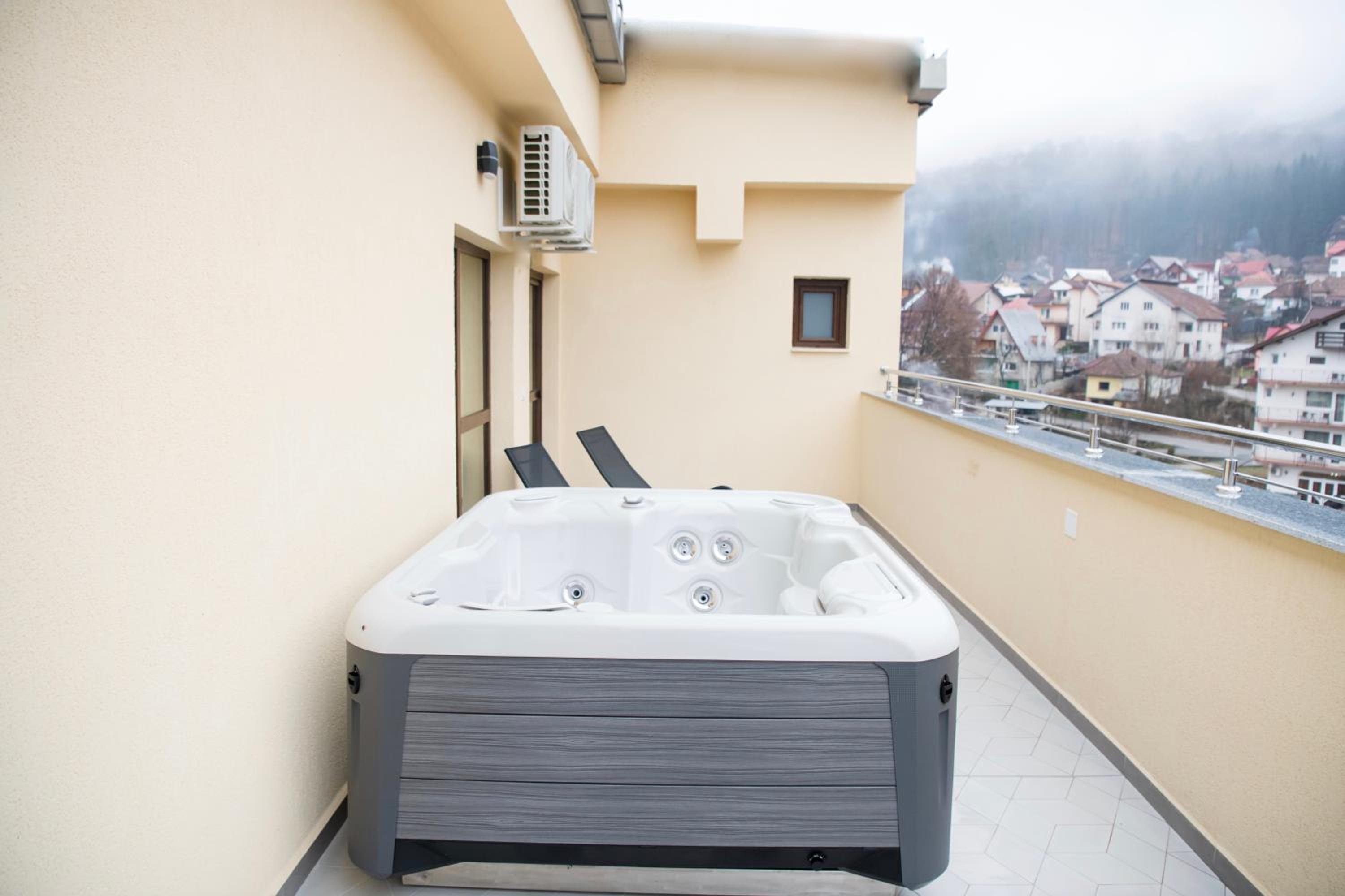 Apartment with Terrace - Photo 38
