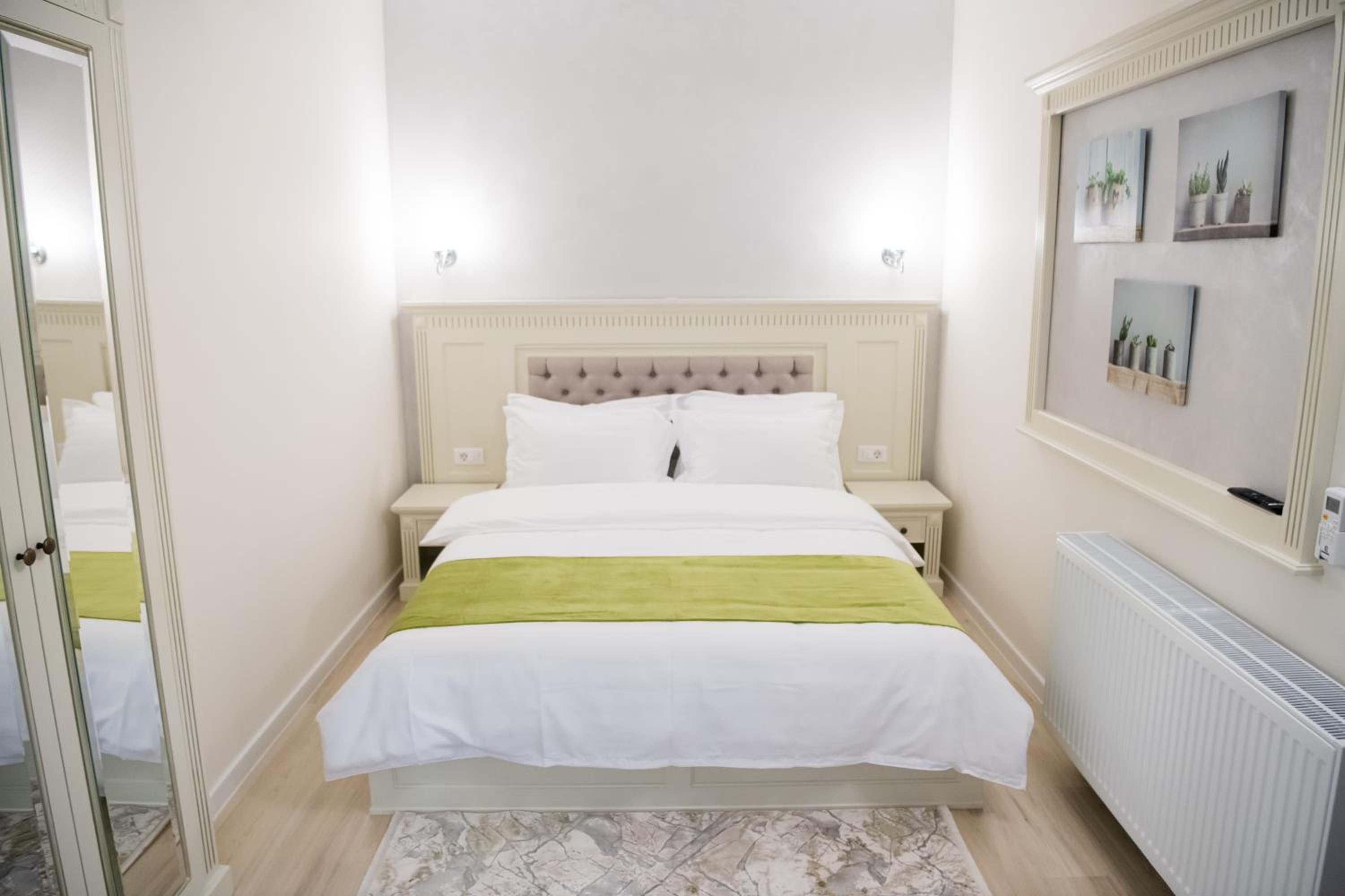 Apartment with Terrace - Photo 8