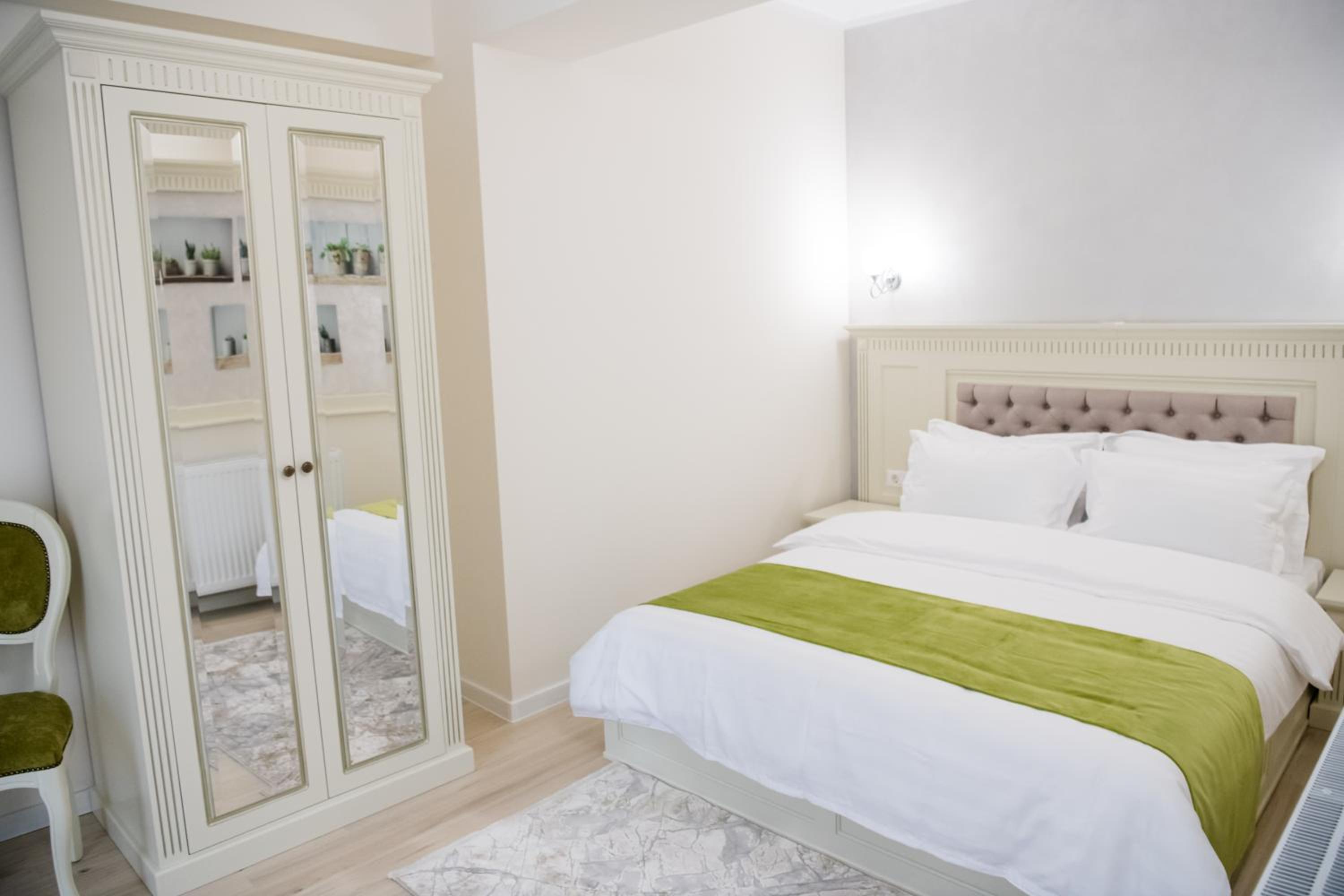 Apartment with Terrace - Photo 7