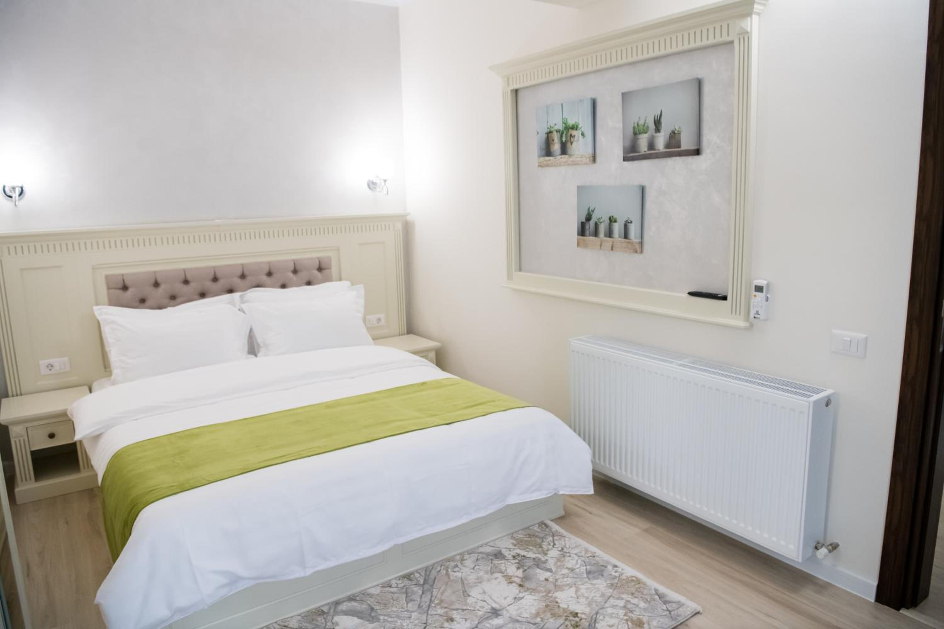 Apartment with Terrace - Photo 4