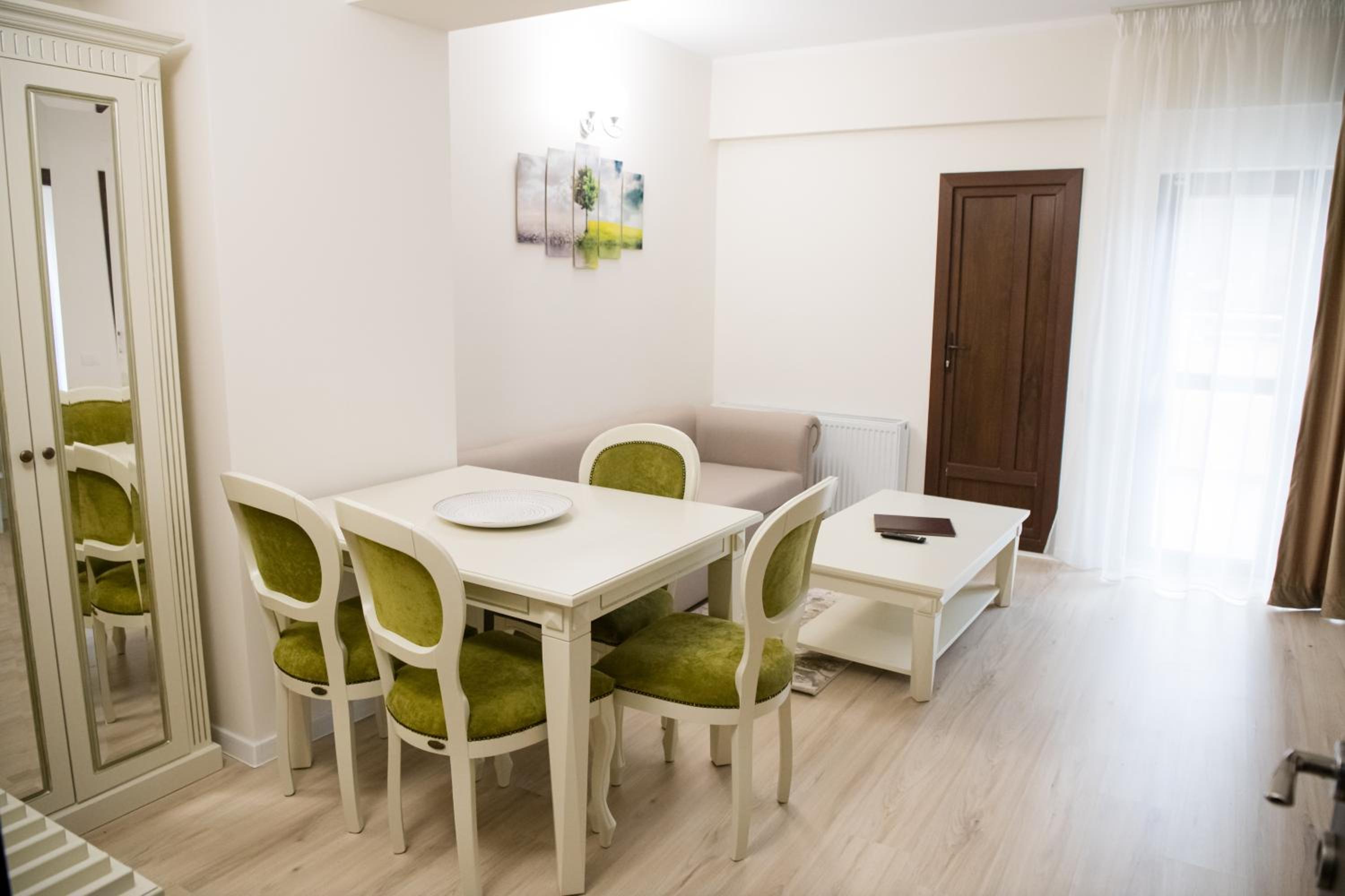 Apartment with Terrace - Photo 2