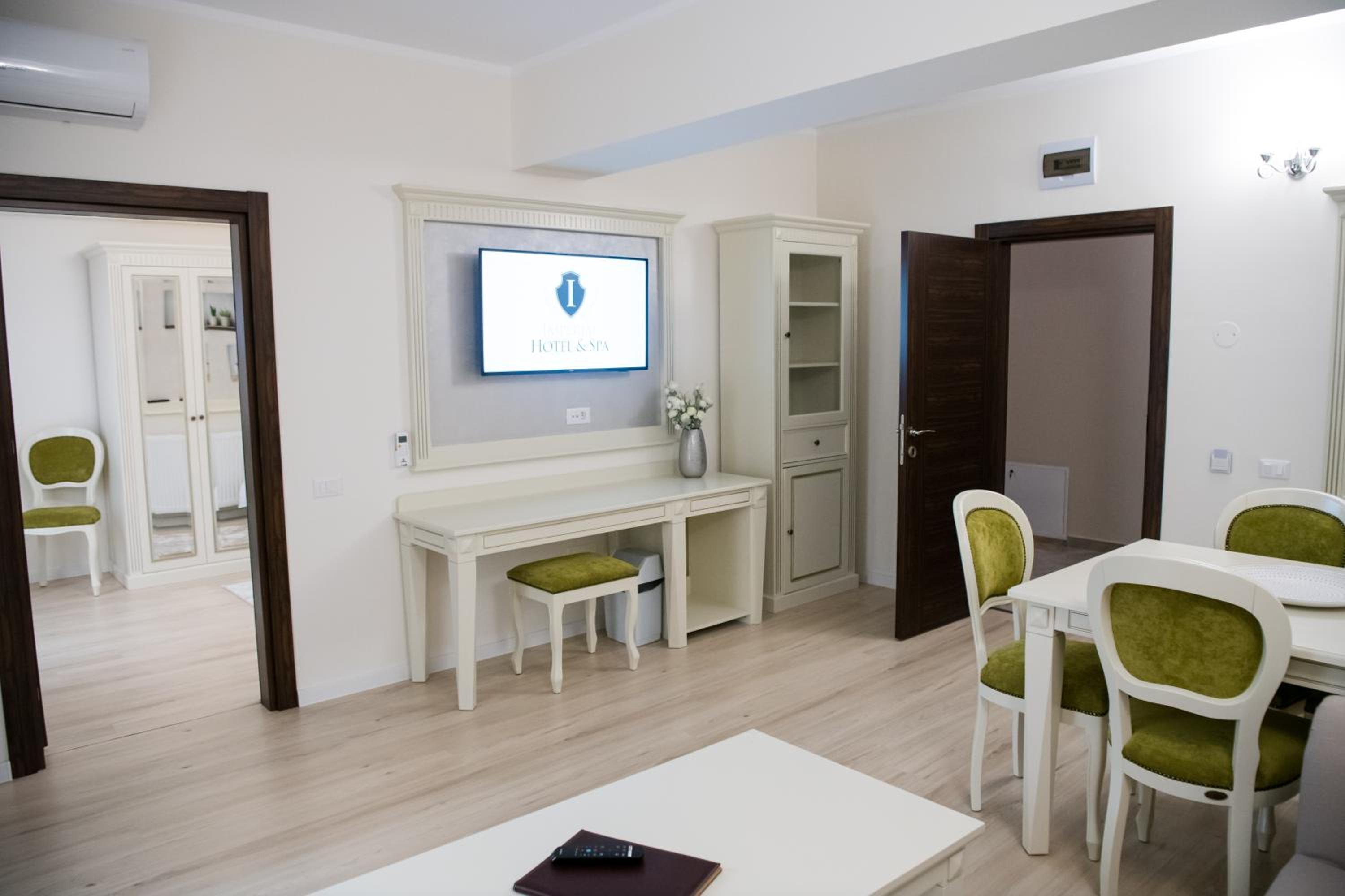 Apartment with Terrace - Photo 43