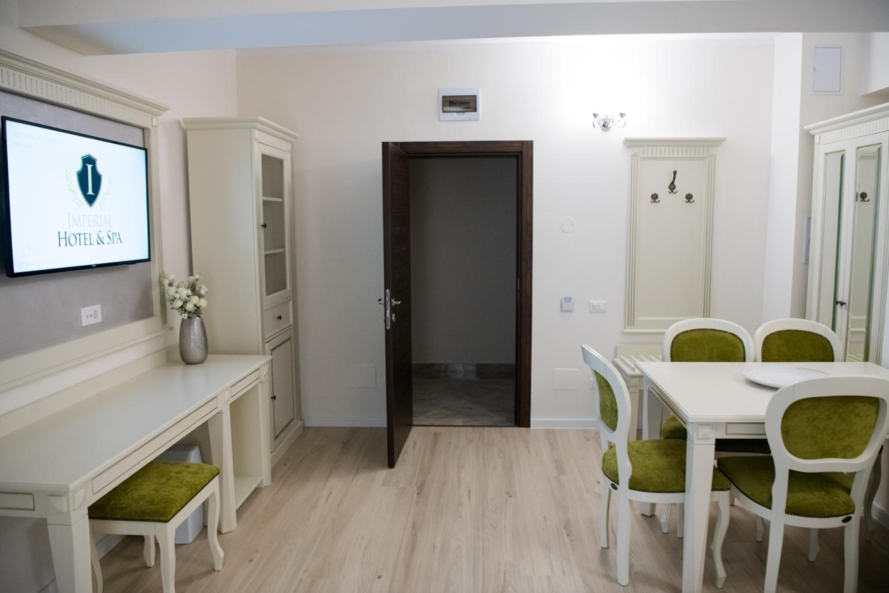Apartment with Terrace - Photo 5