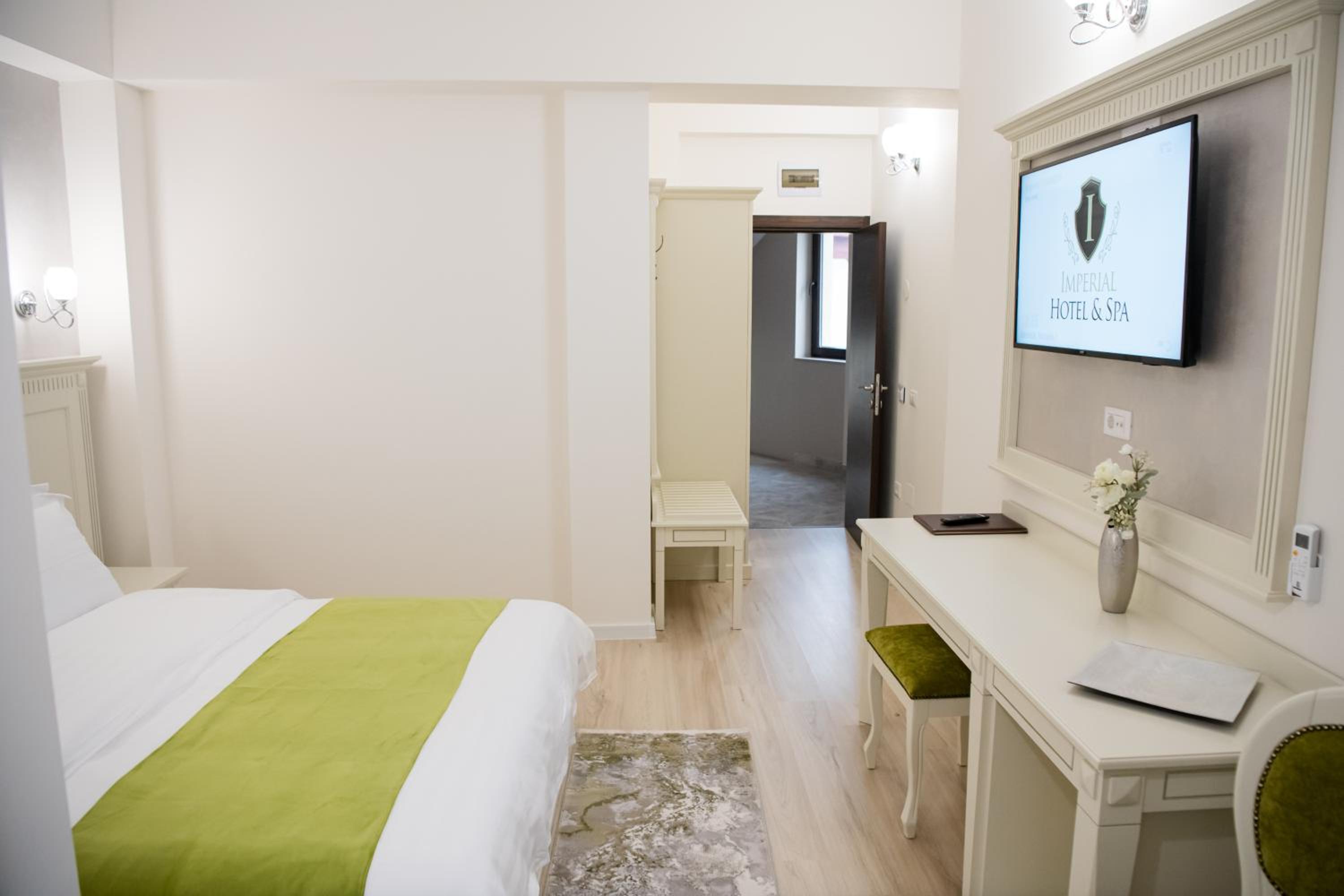 Deluxe Double Room - Photo 33