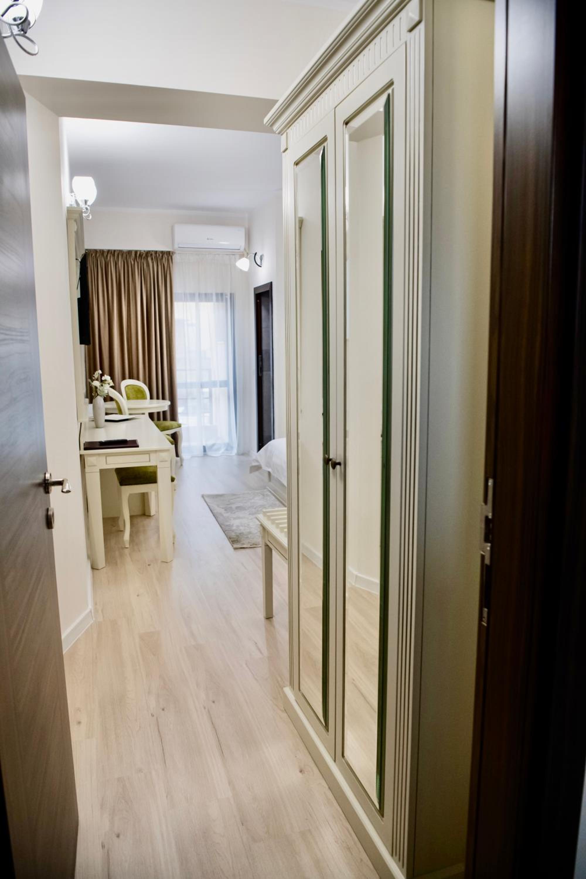 Deluxe Double Room - Photo 36