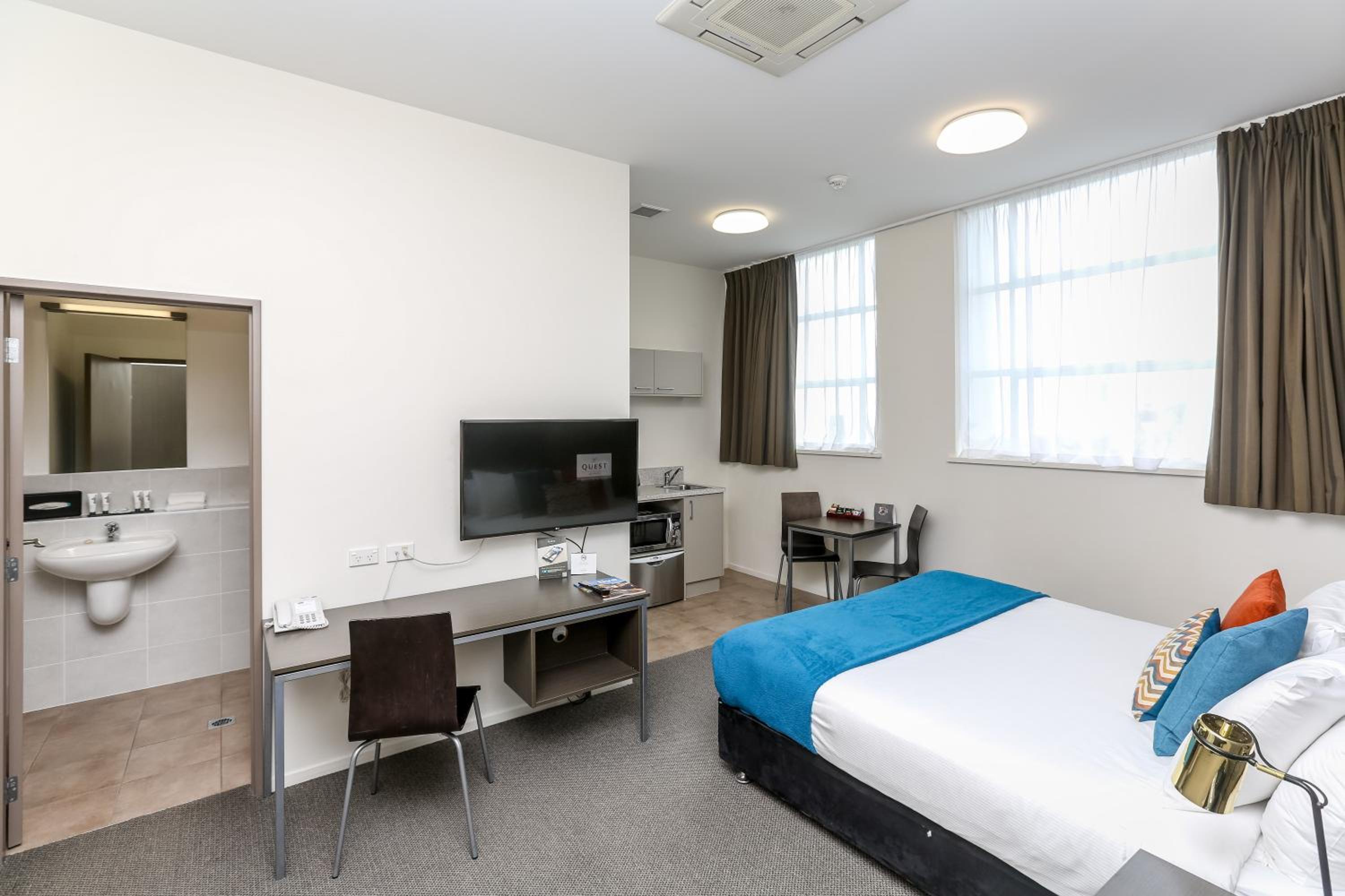 Studio Apartment photo 3