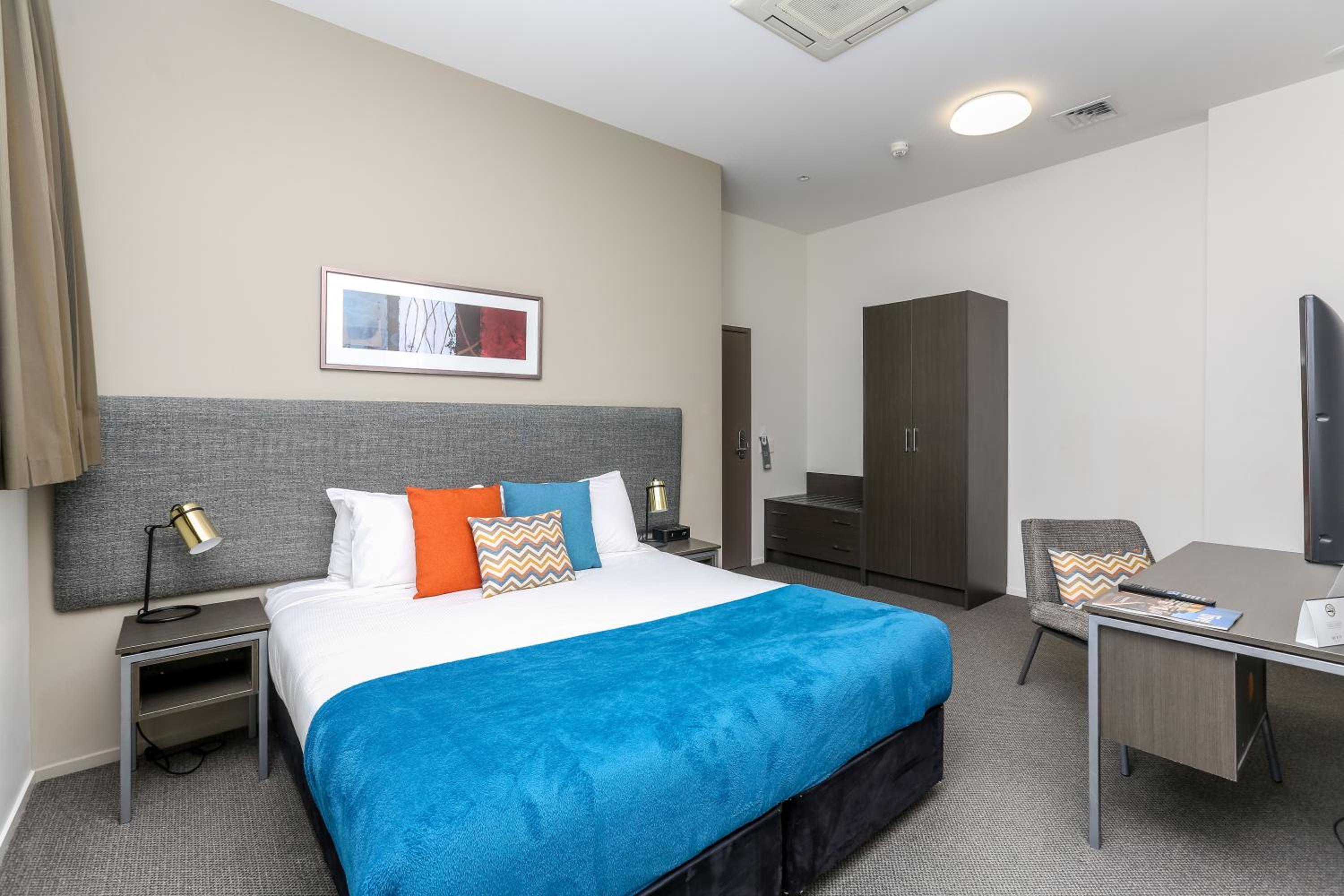 Studio Apartment photo 1