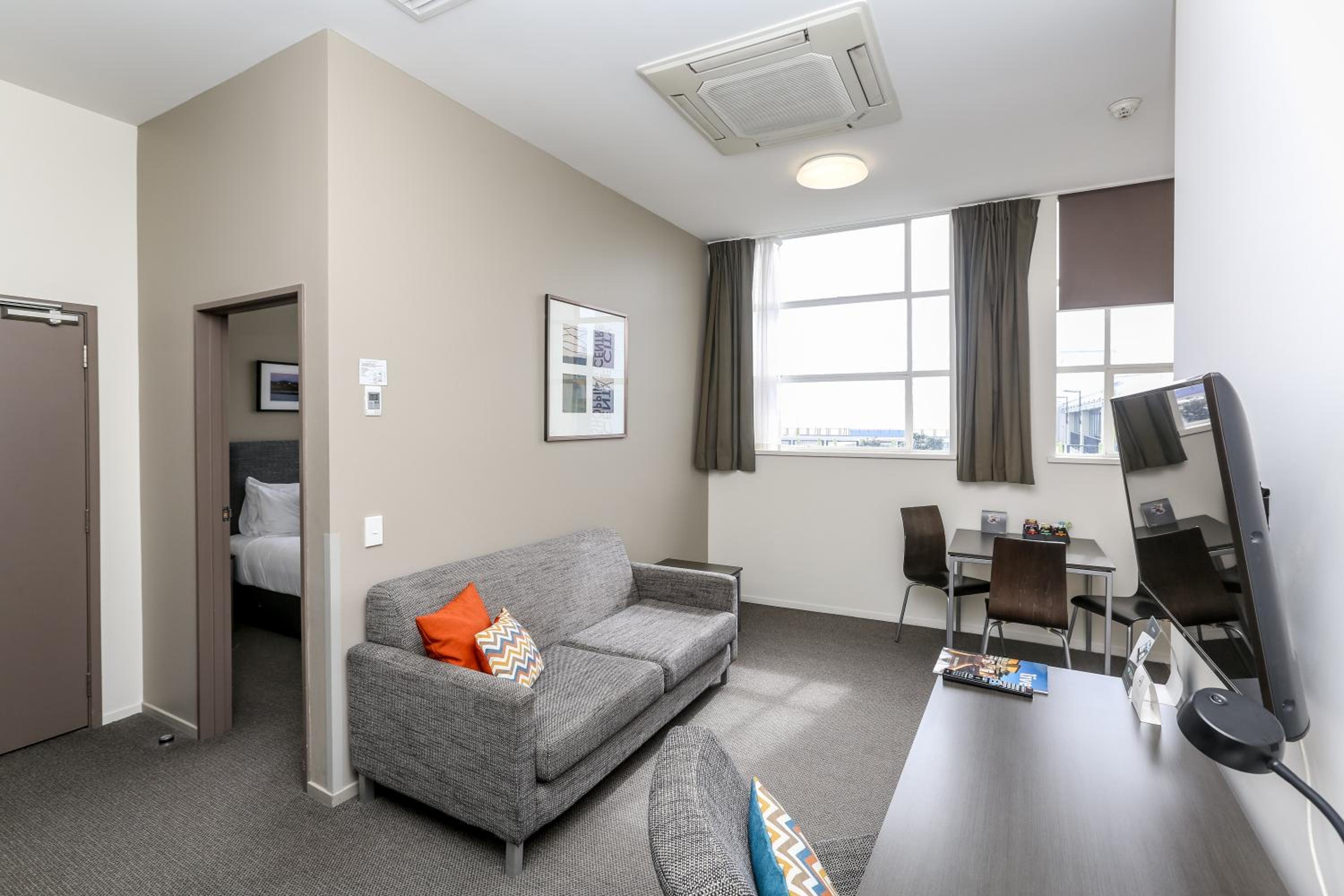 One-Bedroom Apartment photo 1