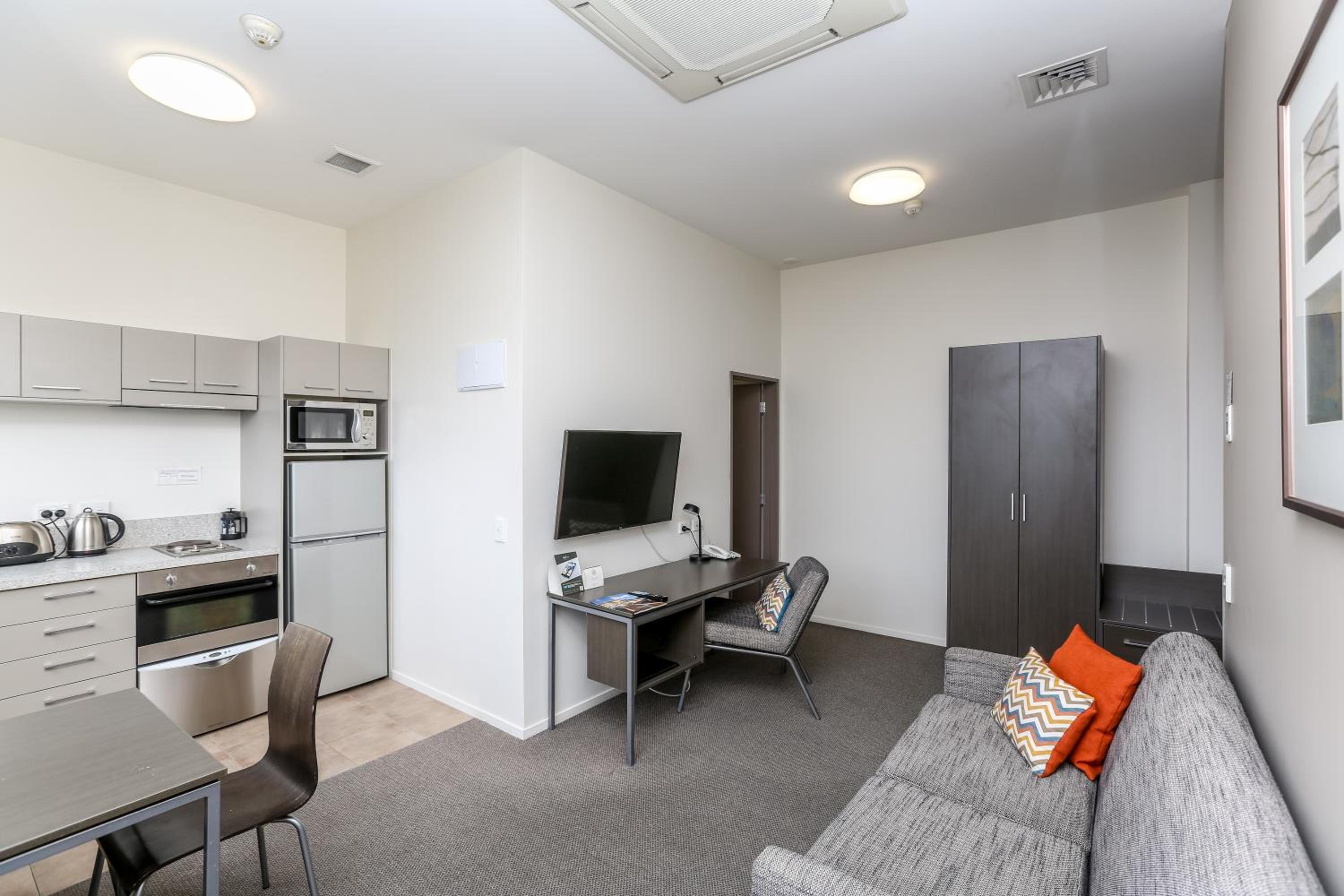 One-Bedroom Apartment photo 3