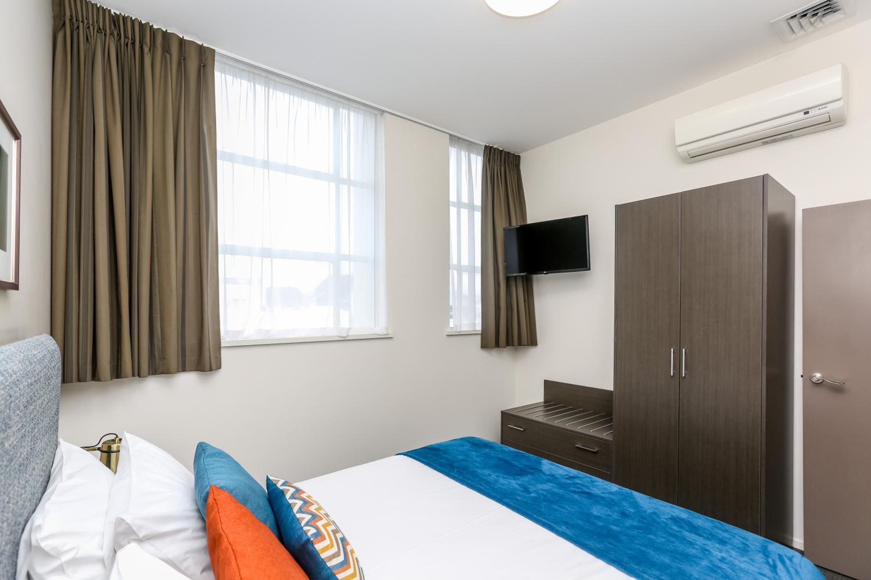 One-Bedroom Executive Suite with Spa photo 1