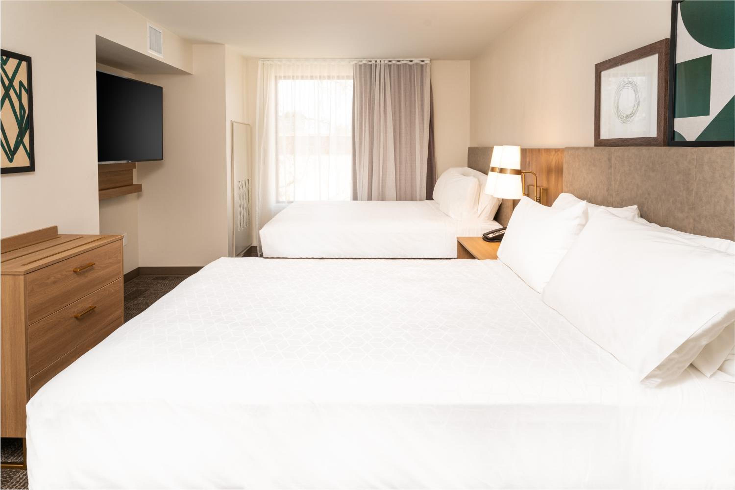 Two-Bedroom Suite with One King, Two Queen and Sofa Bed - Photo 2