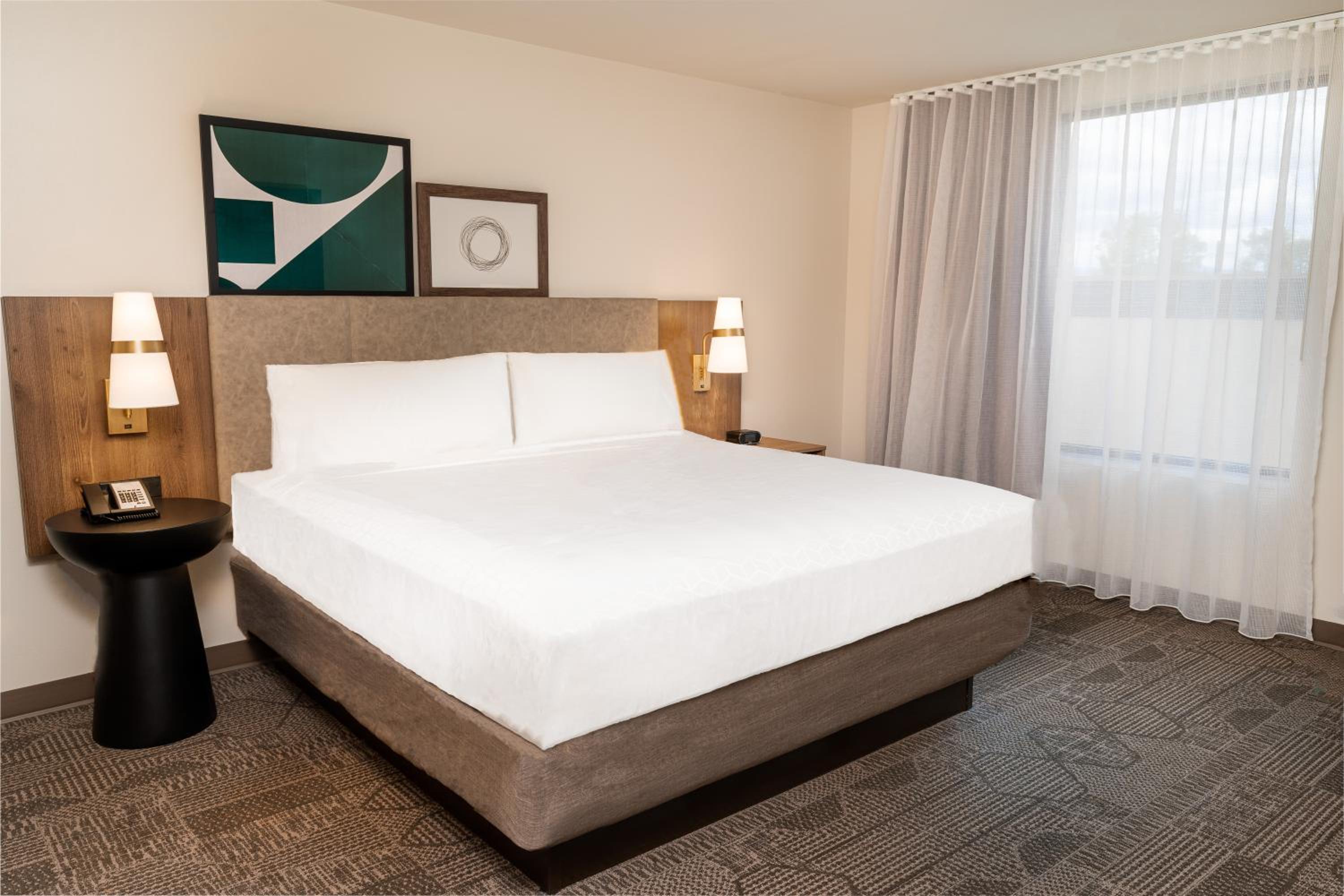 Two-Bedroom Suite with One King and Two Queen Beds - Communications Accessible - Photo 4