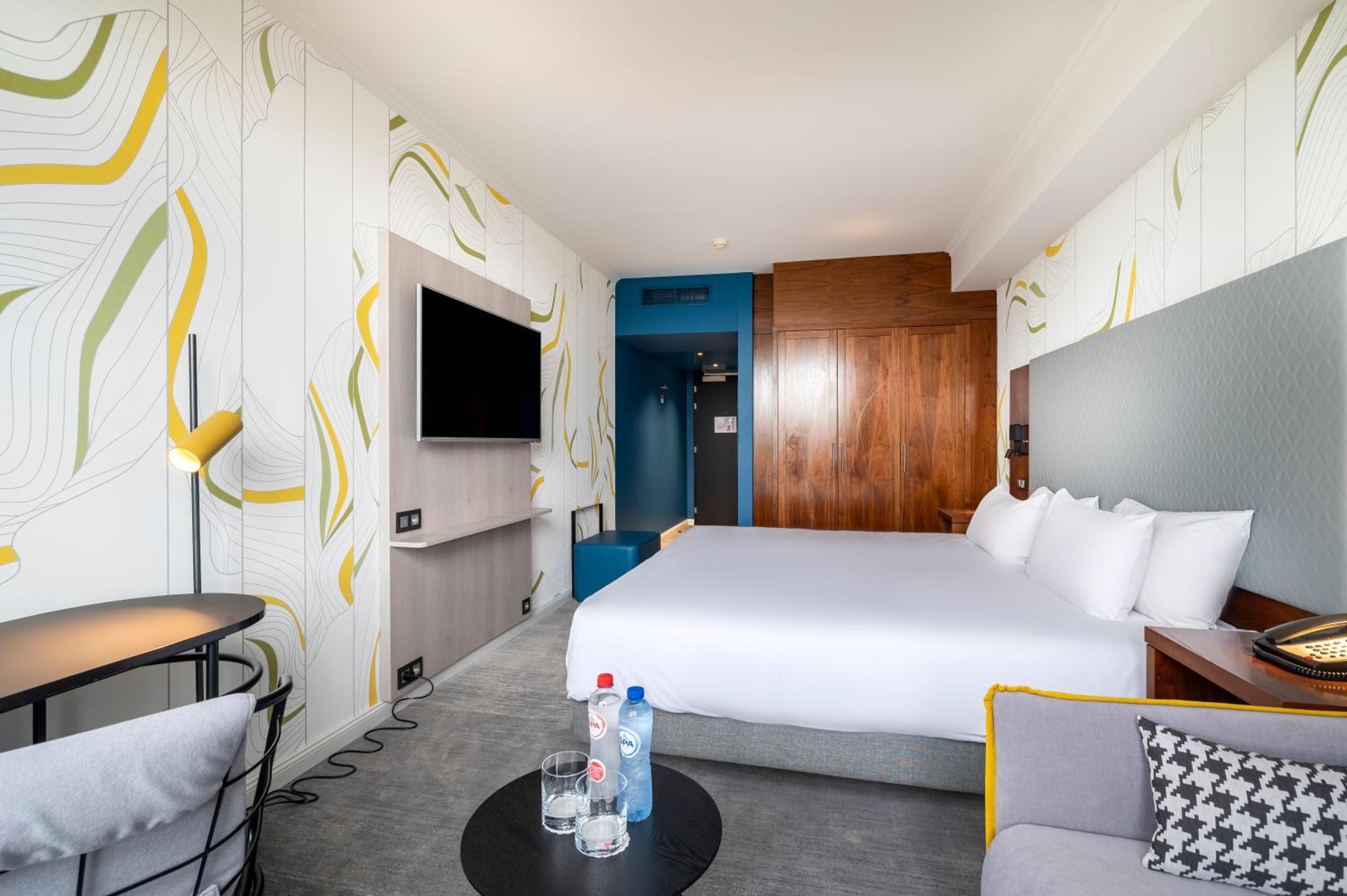 Superior King Room With Sofa - Photo 3