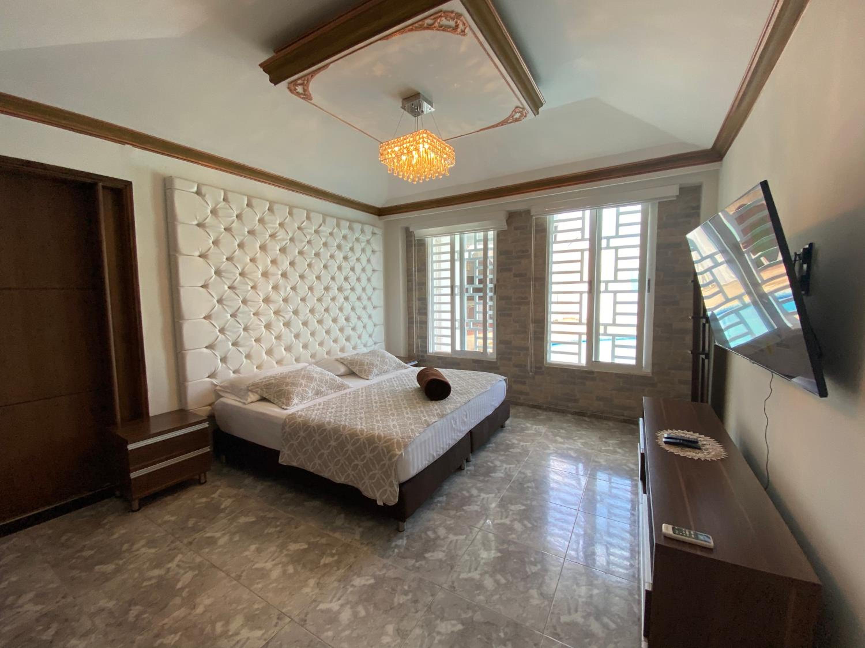 Four-Bedroom House with Shared Pool