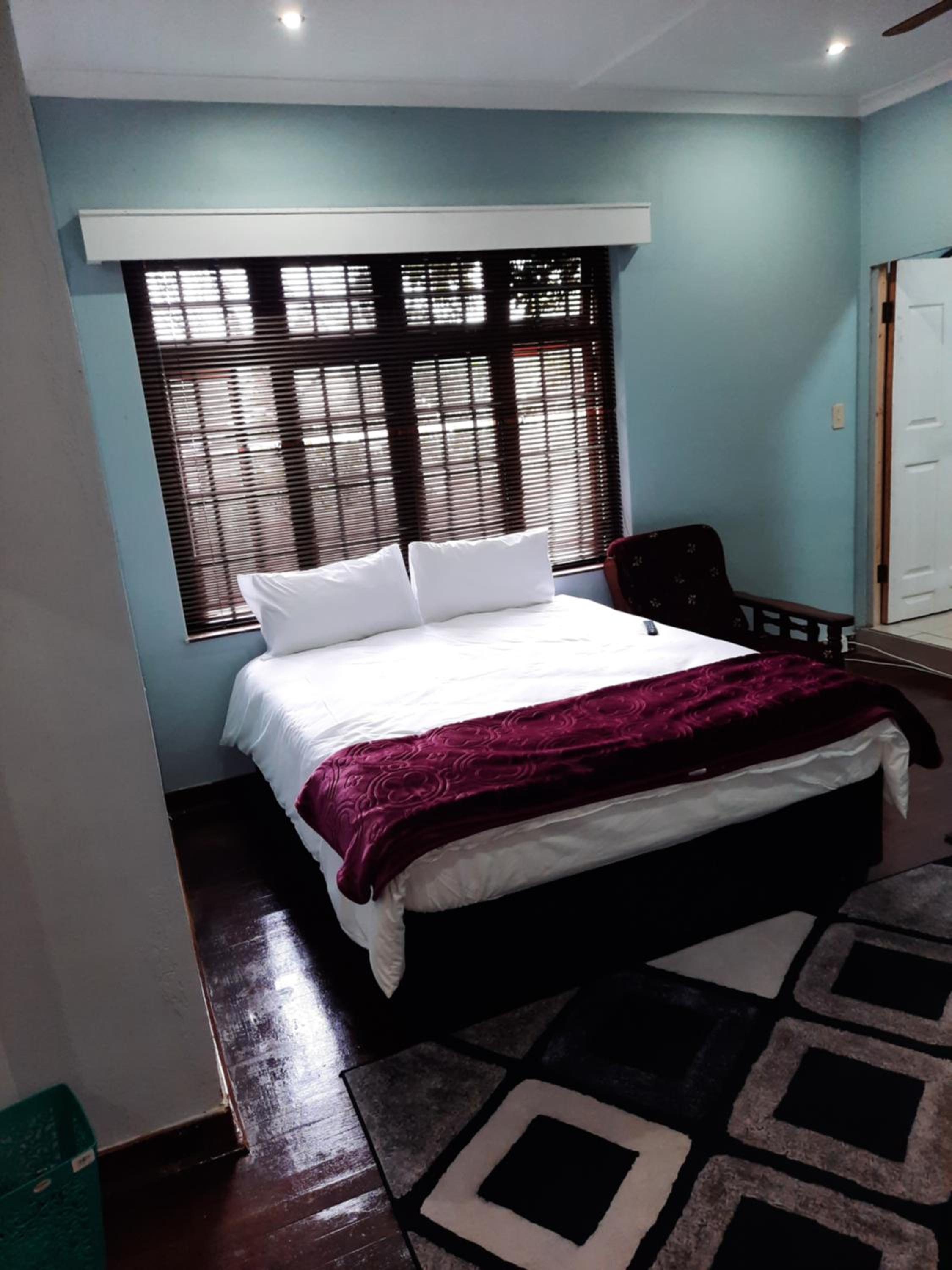 Double Room - Photo 8