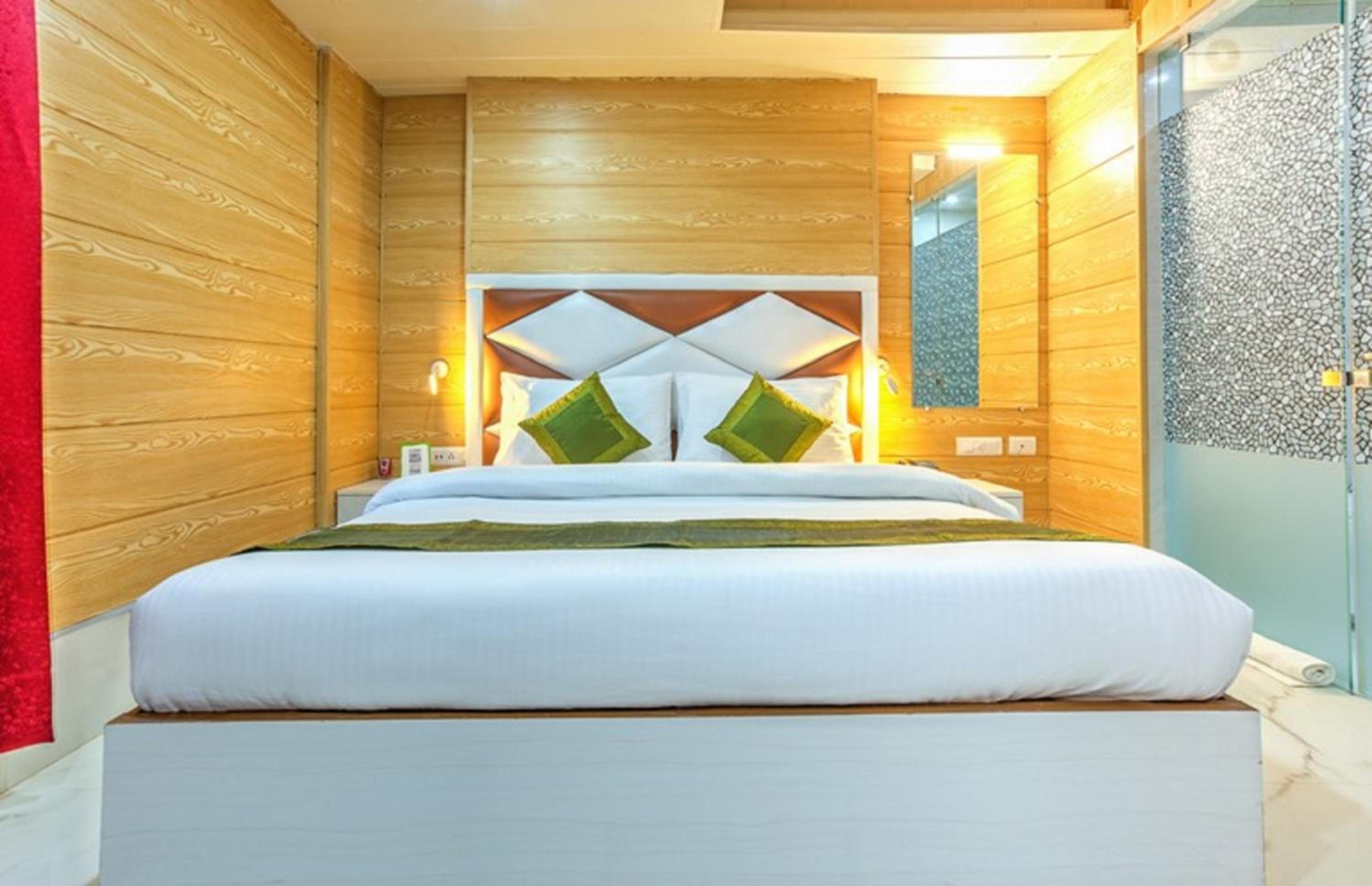 Deluxe Room - Photo 1