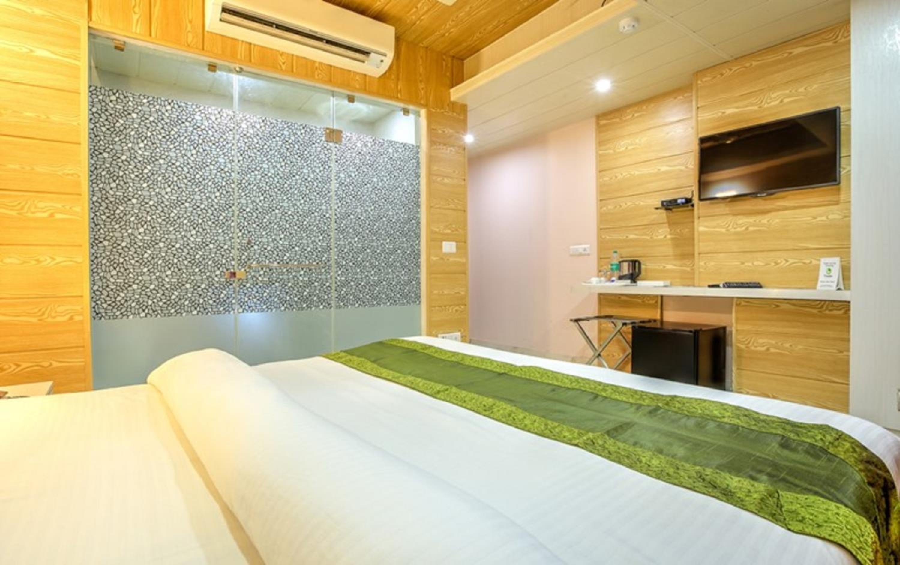 Deluxe Room - Photo 8