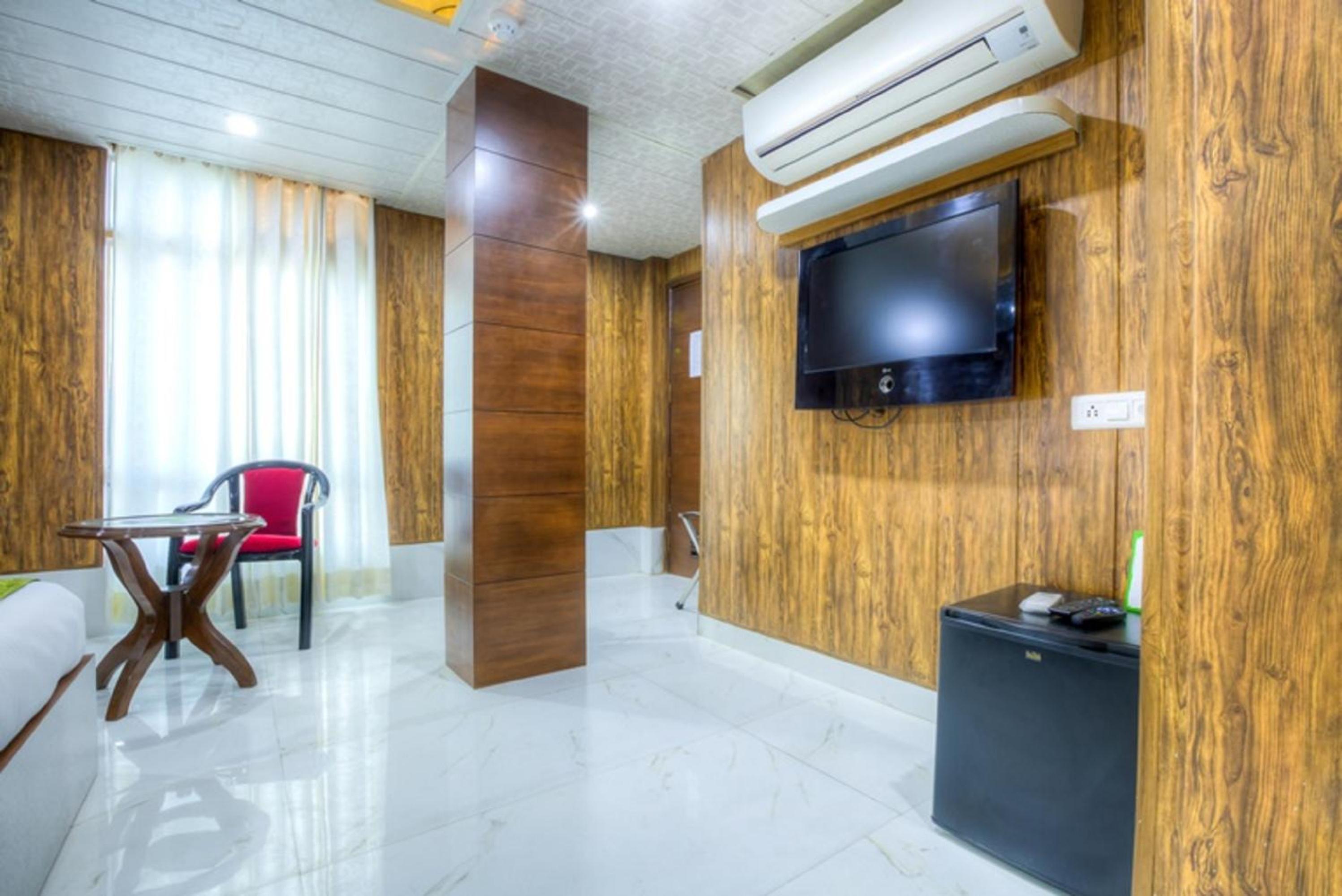 Deluxe Room - Photo 13
