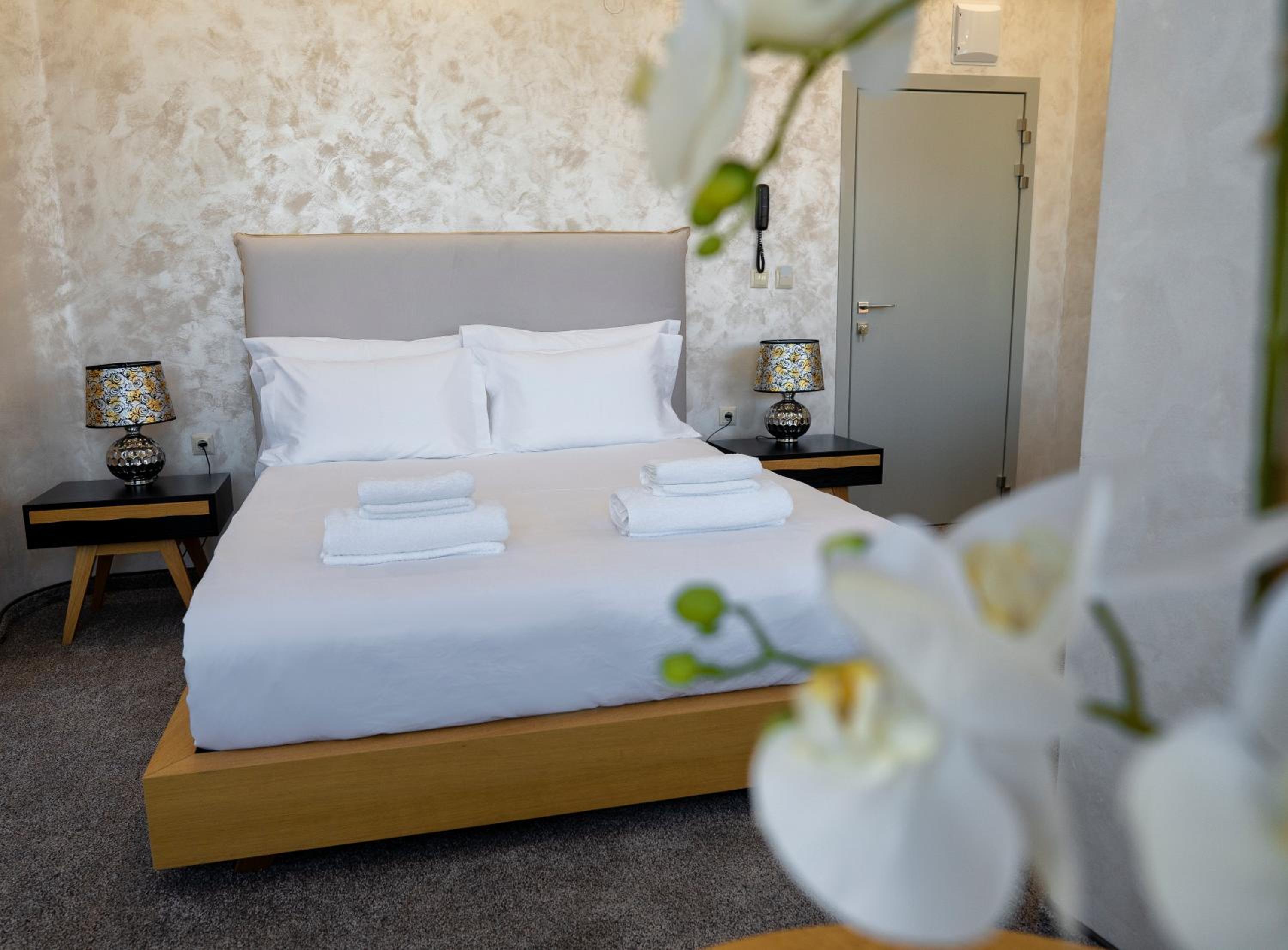 Superior Double Room - Photo 11