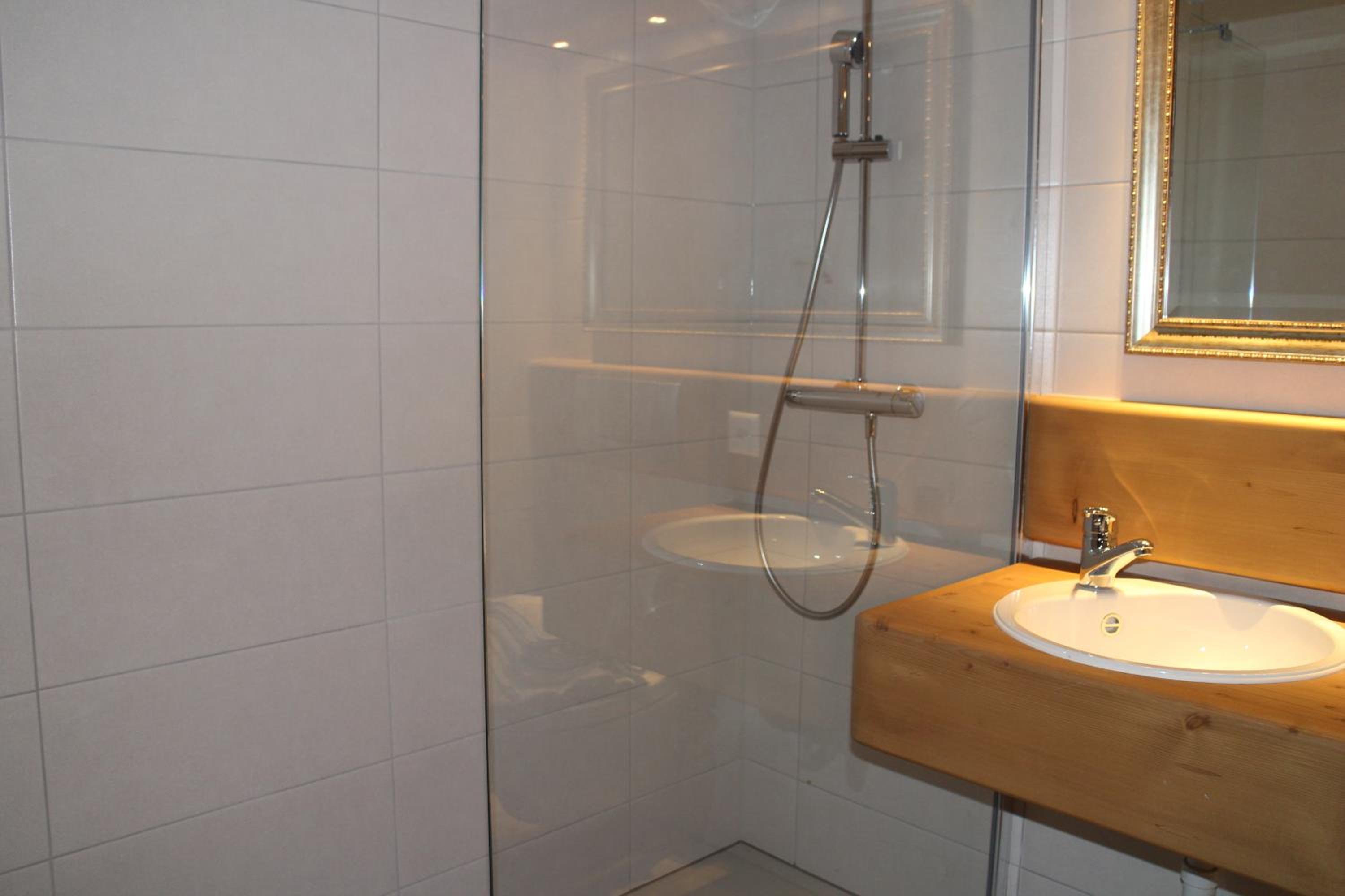 Large Studio - Photo 7