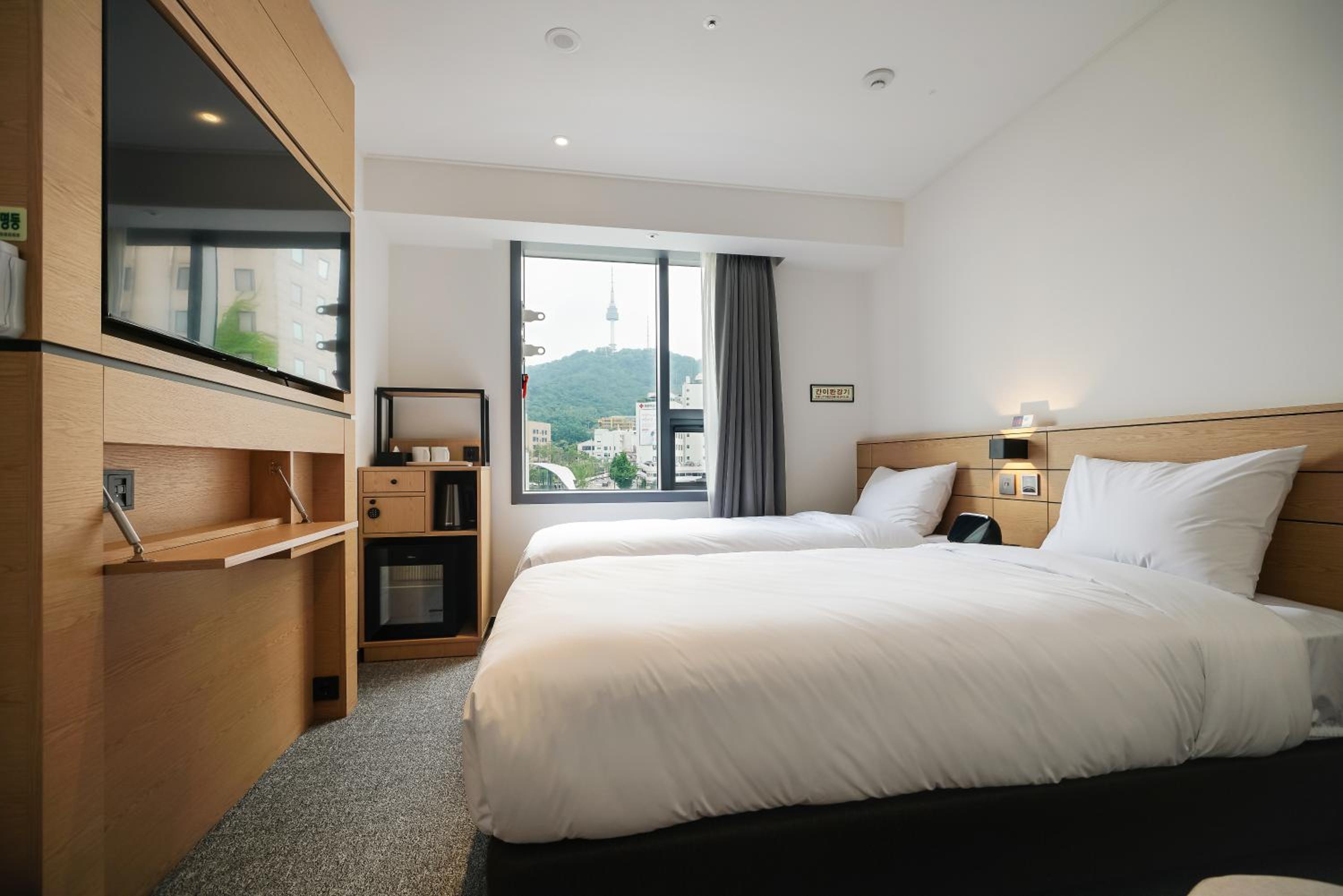 HighFloor Twin Room With Complimentary Breakfast - Photo 1
