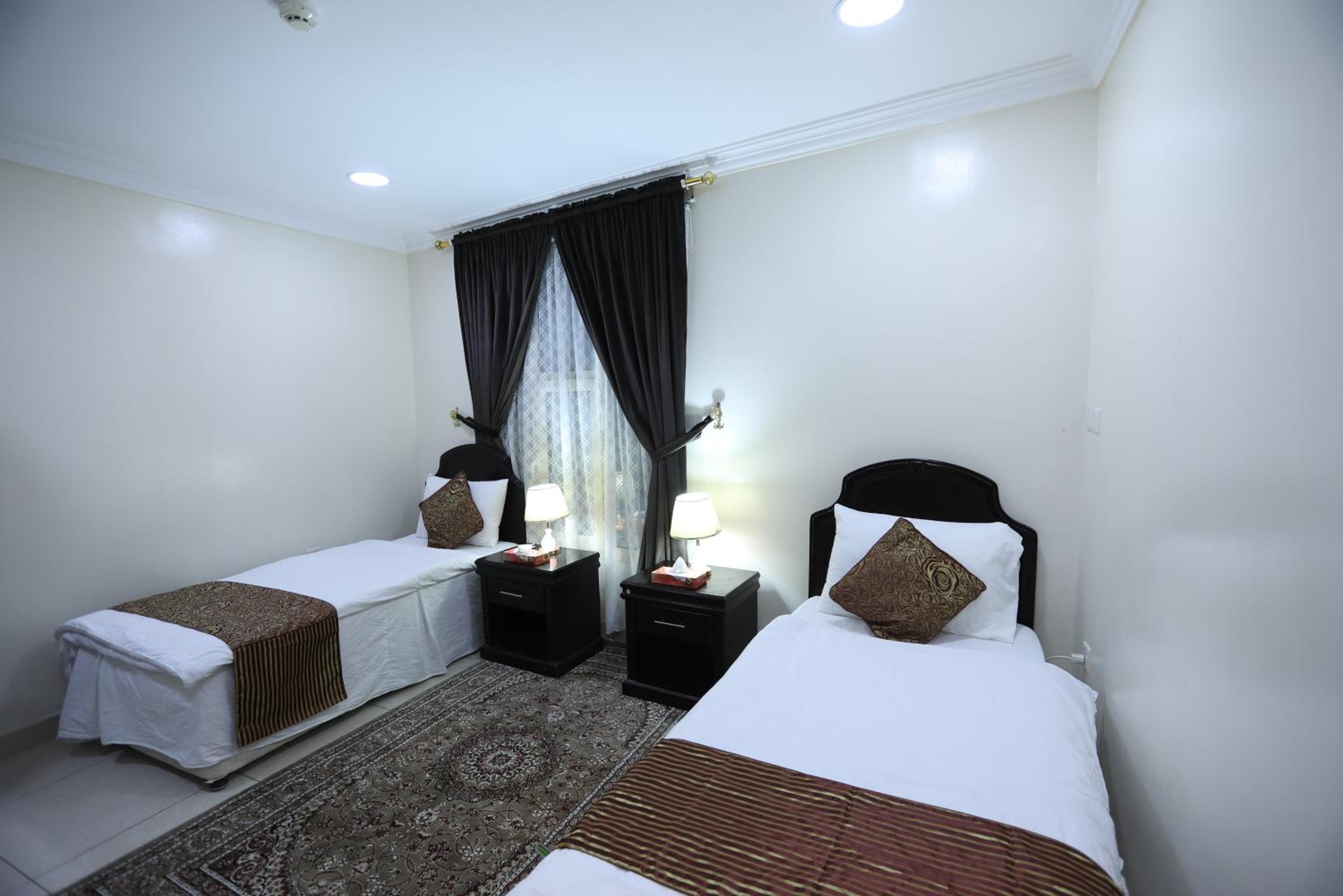Double or Twin Room with Private Bathroom photo 3