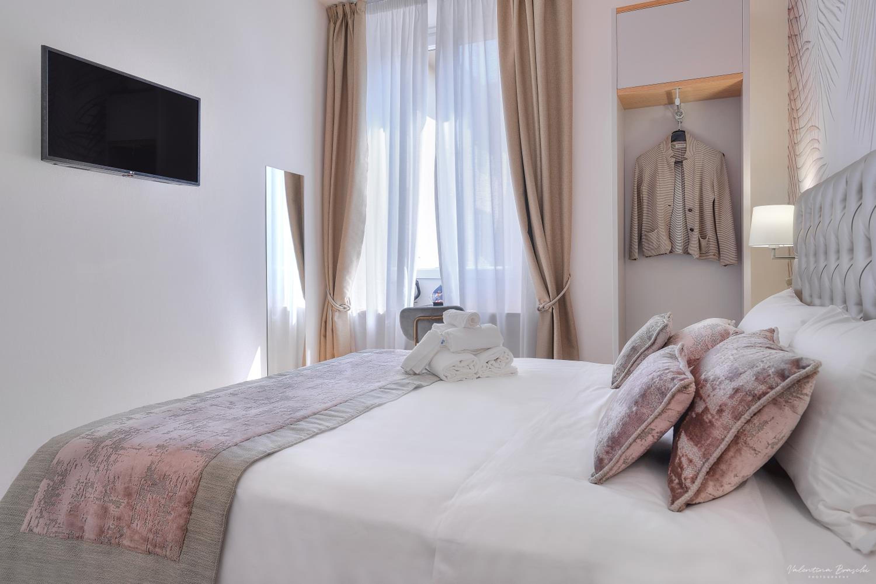 Double or Twin Room photo 3