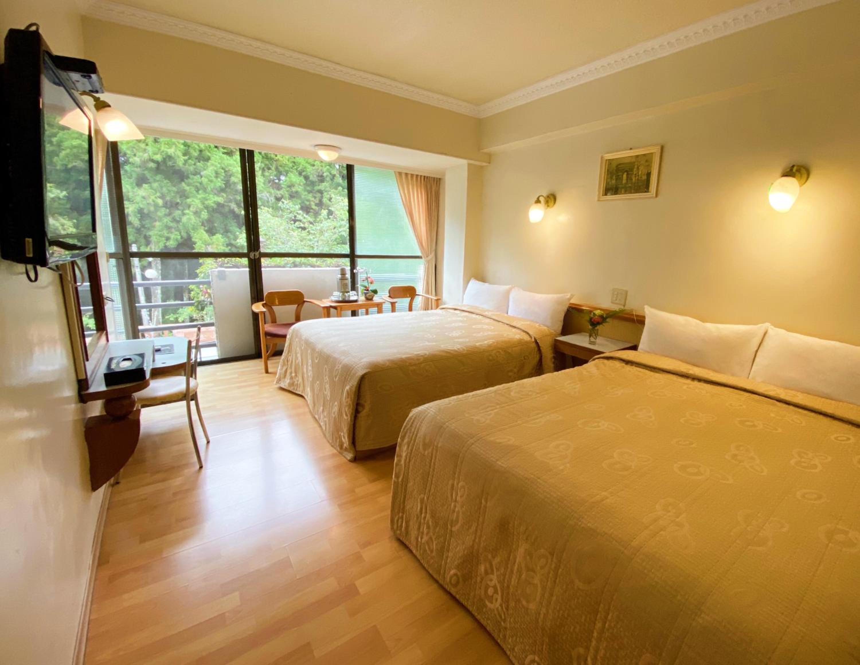 Quadruple Room with Mountain View