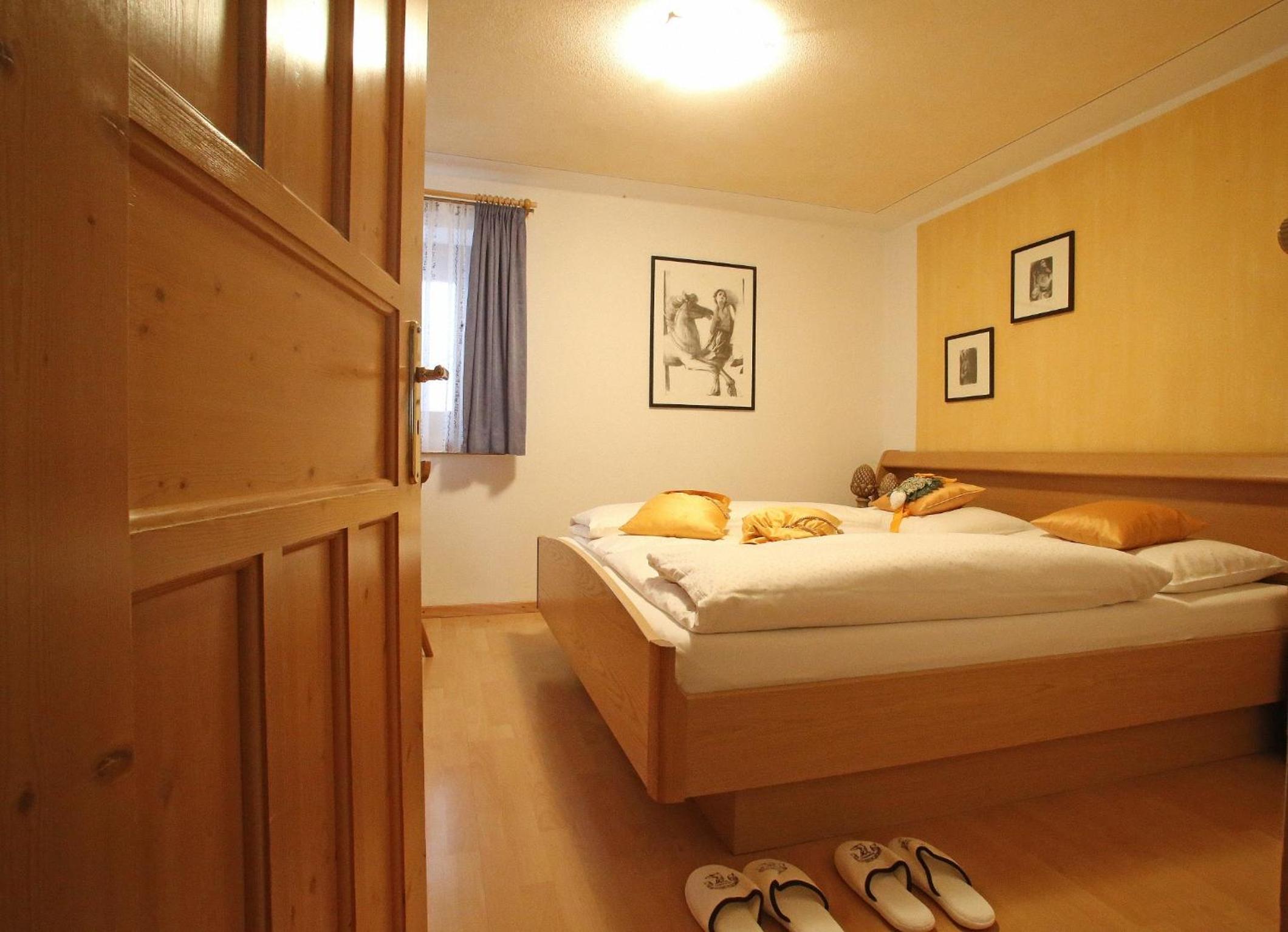 Three-Bedroom Apartment with Mountain View (6 Adults)