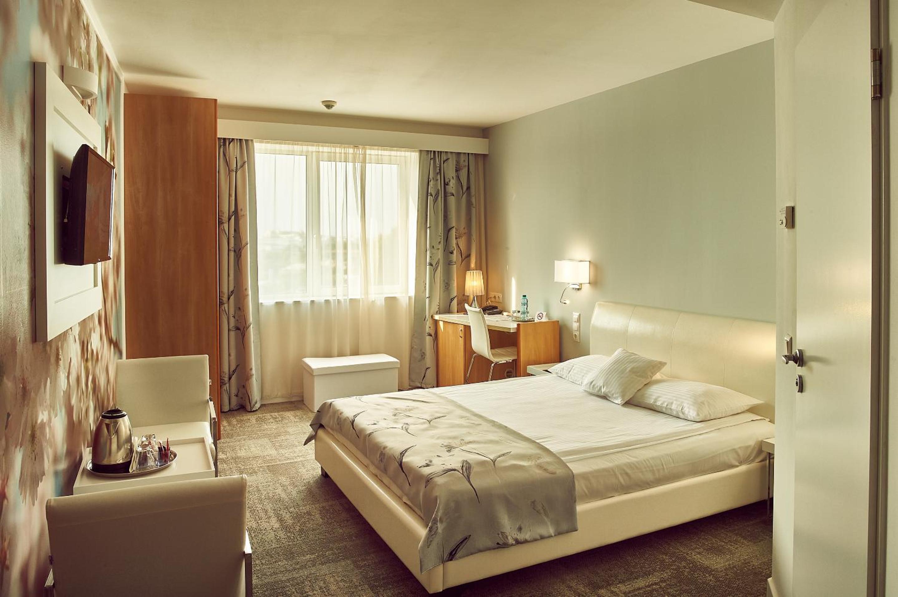 Standard Double Room - Photo 5