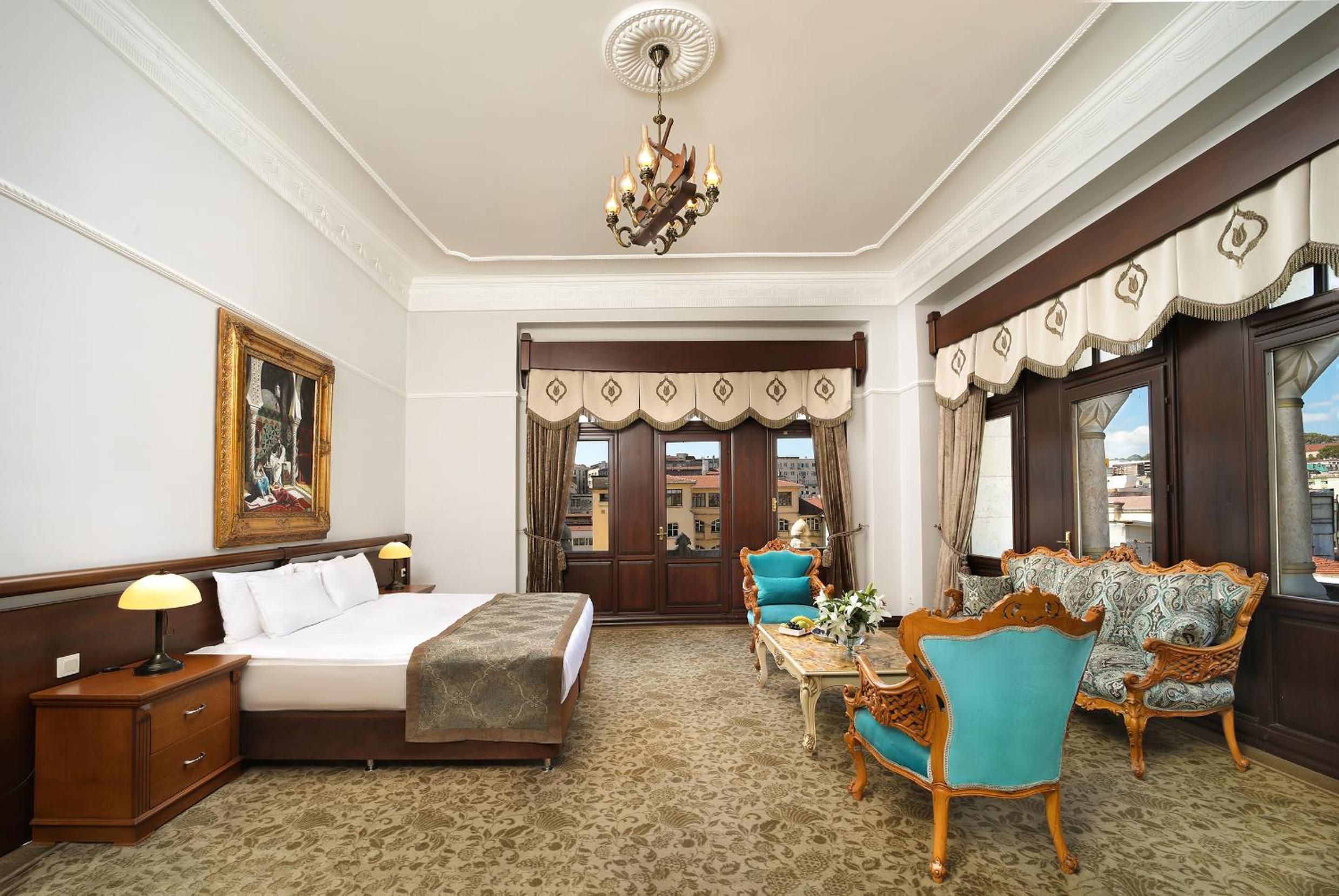 Junior Suite with Jacuzzi photo 2
