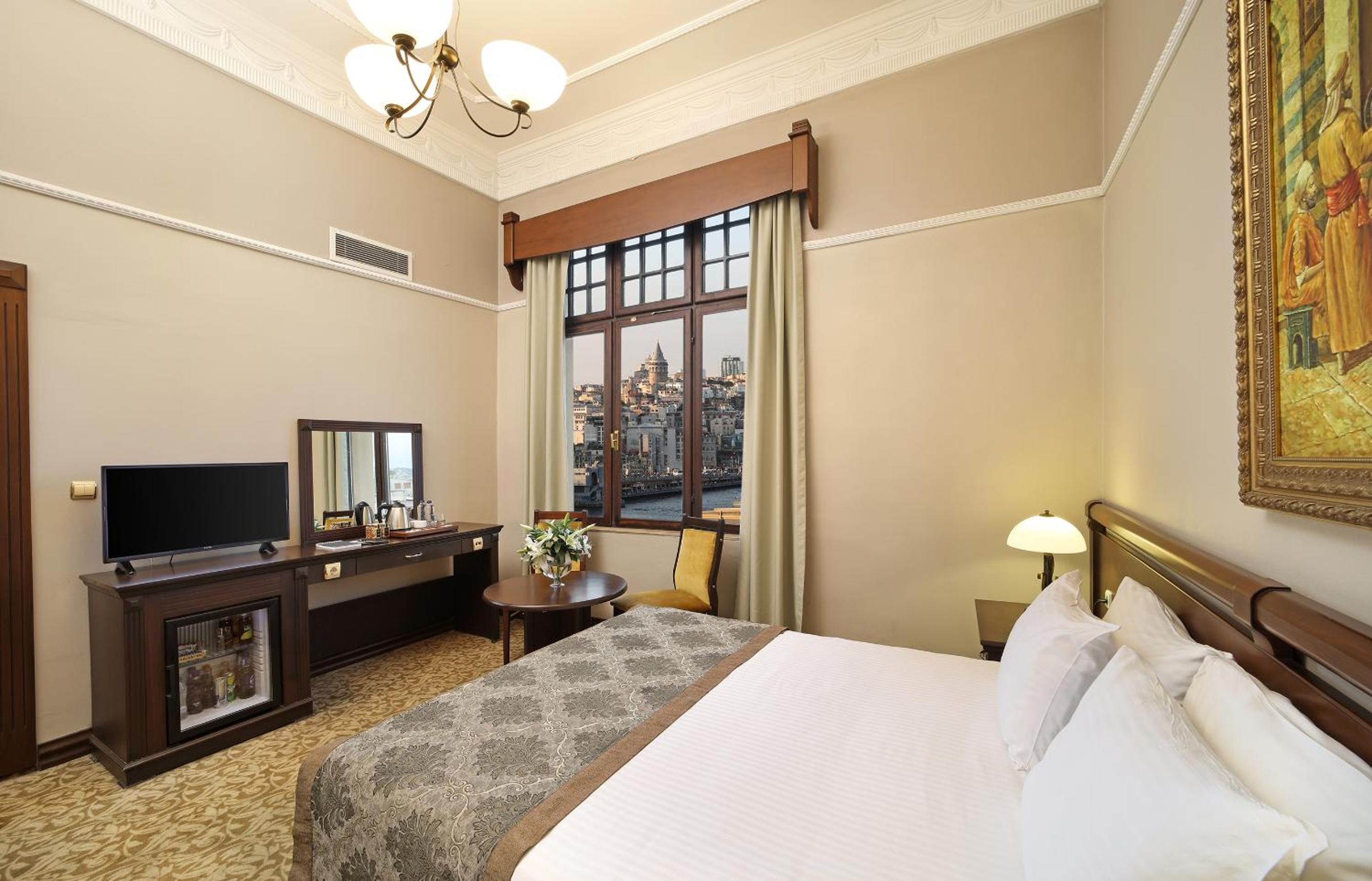 Deluxe Room with Bopshorus view, King or Twin photo 2