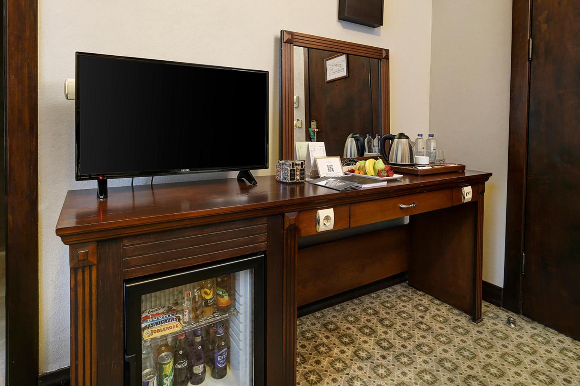 Superior Room, King or Twin photo 3