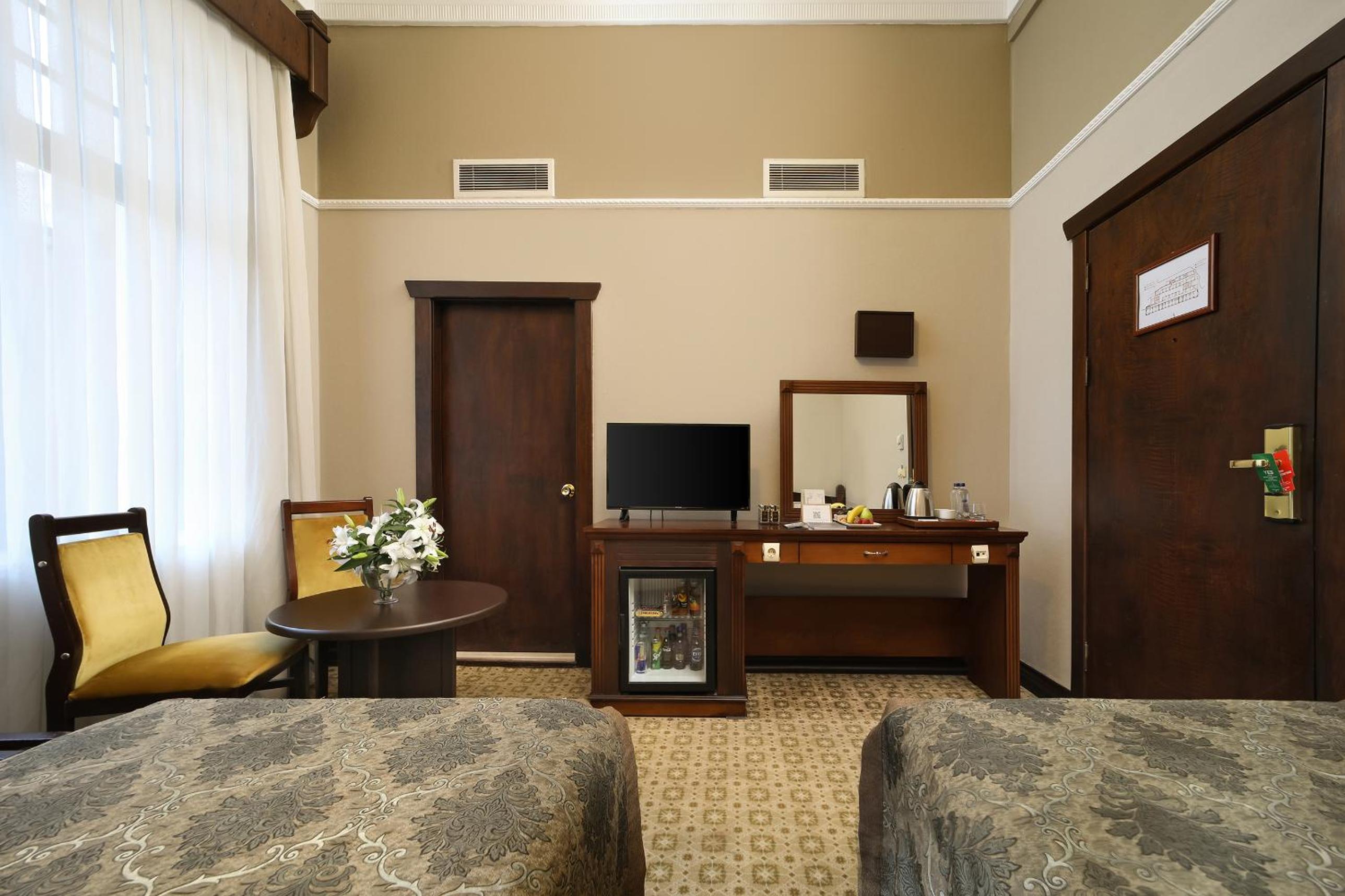 Superior Room, King or Twin photo 2