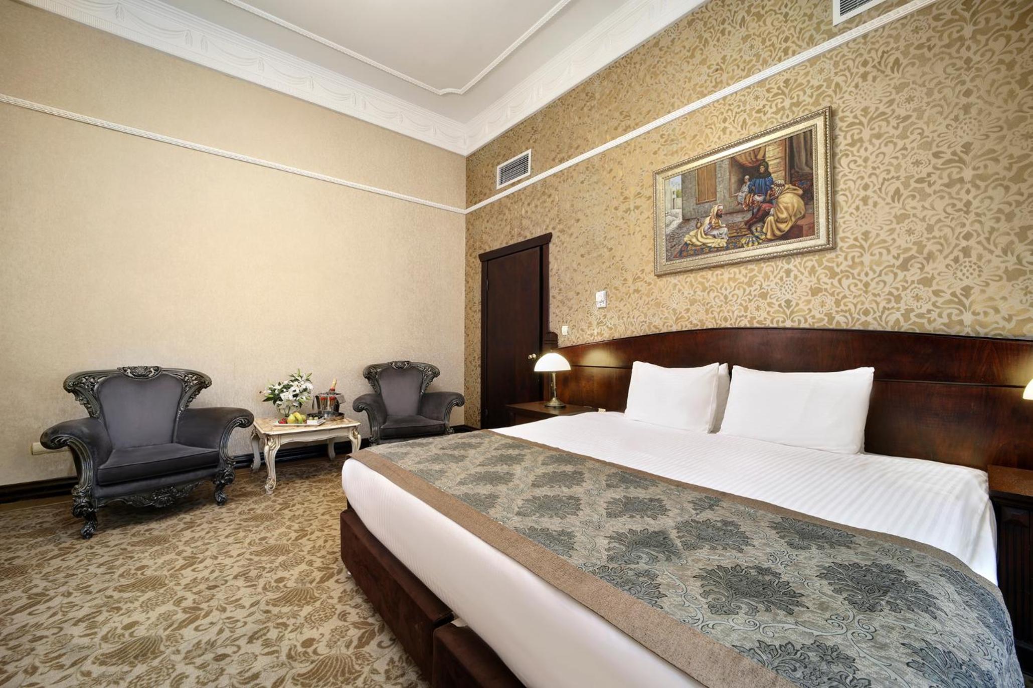 Family Suite Two Bedroom with Jacuzzi photo 2
