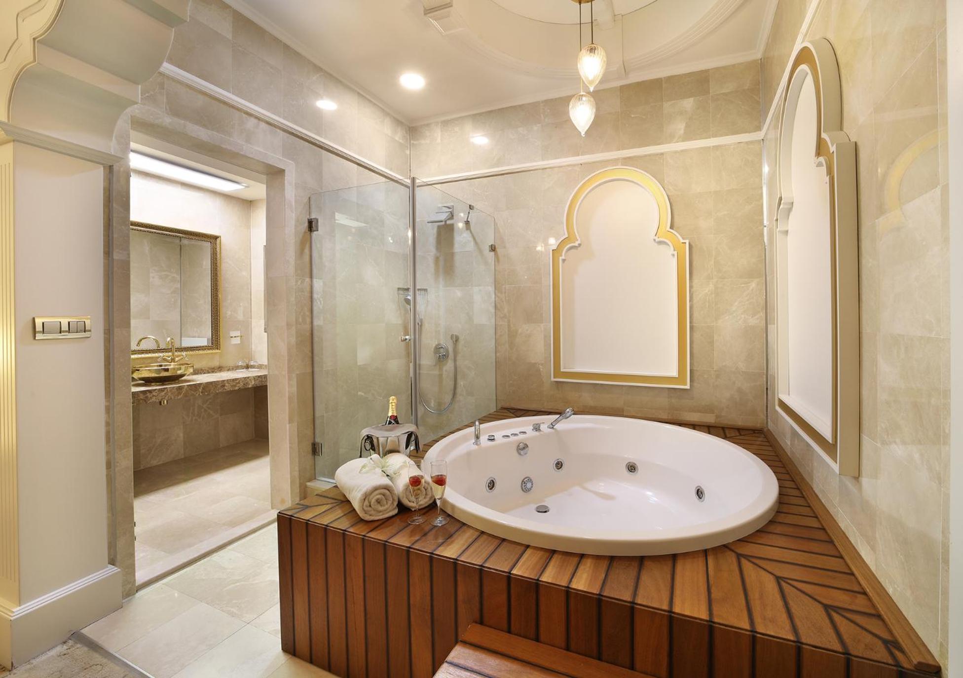 Legacy Ottoman King Suite photo 3