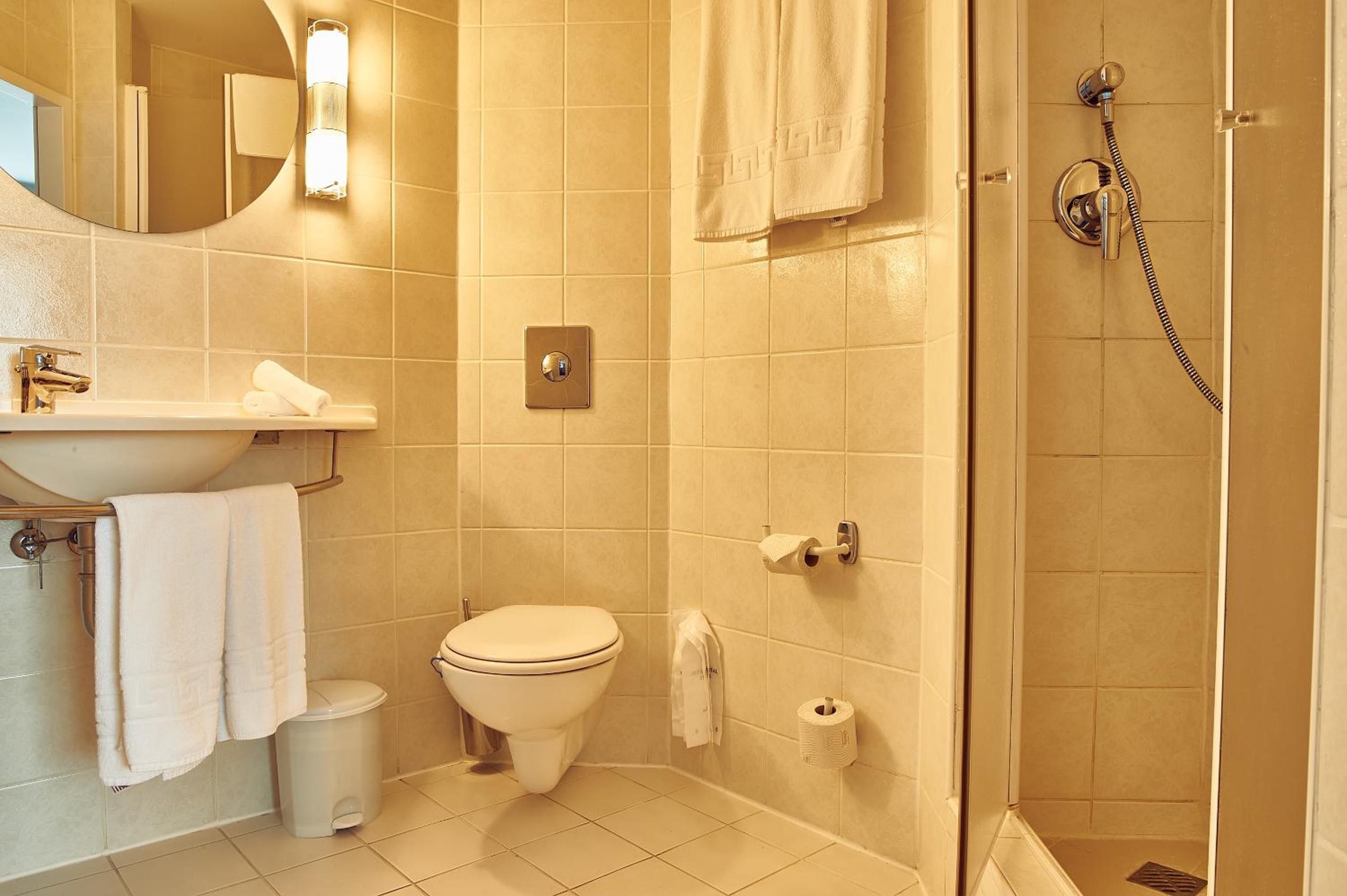 Standard Twin Room - Photo 6
