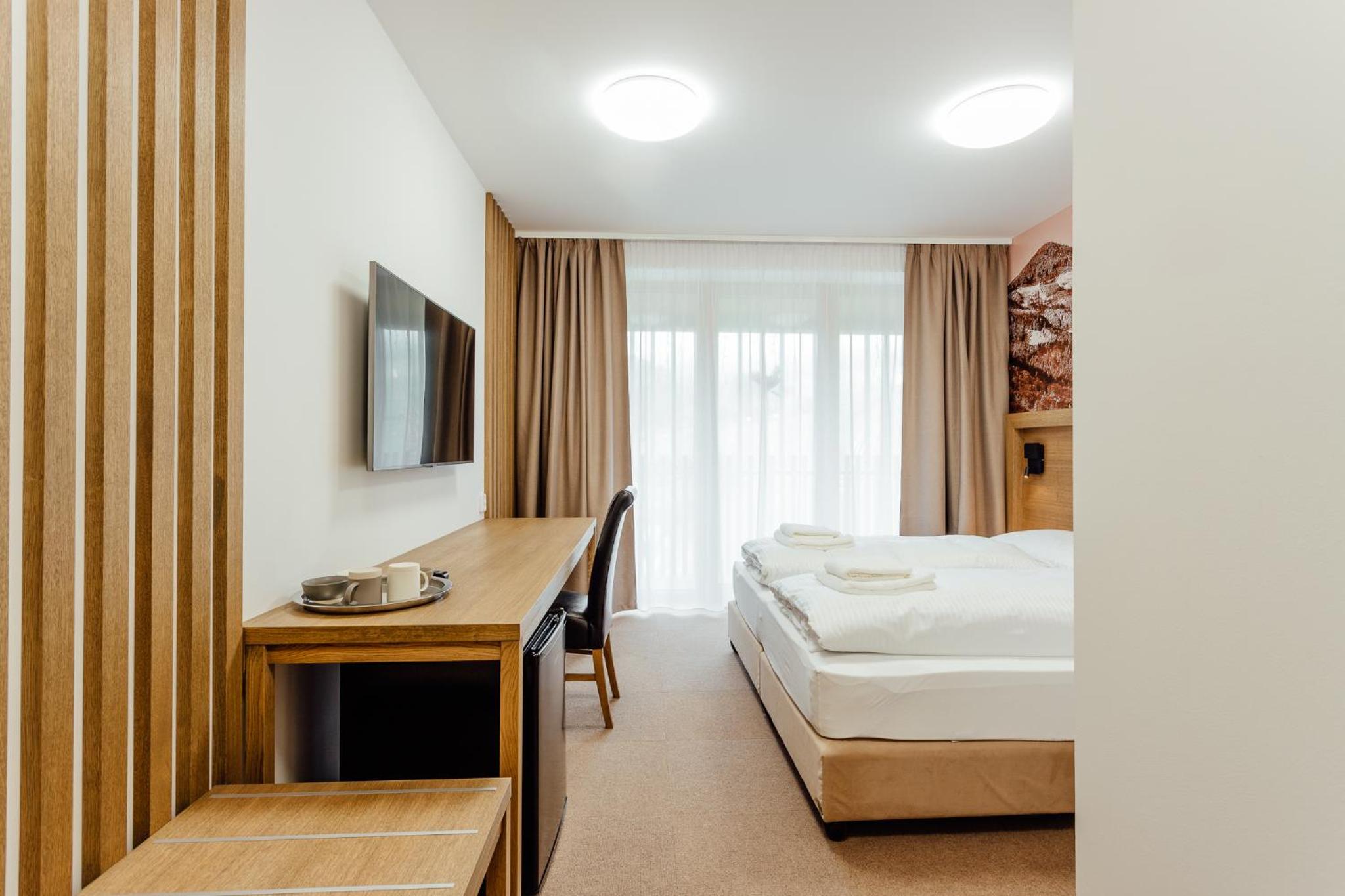 Double Room with Balcony - Photo 2