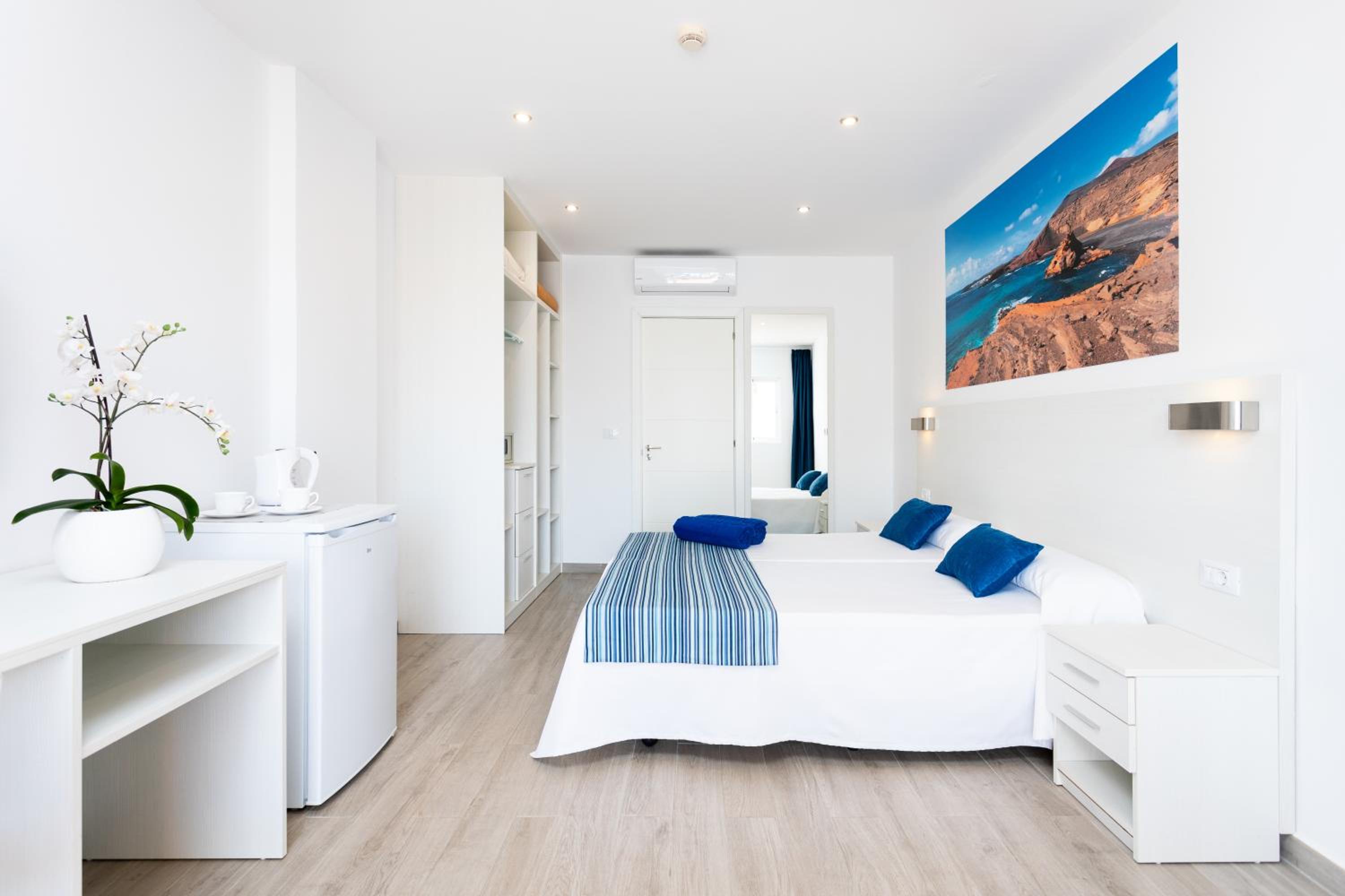 Standard Double Room (2 Adults) - Photo 1