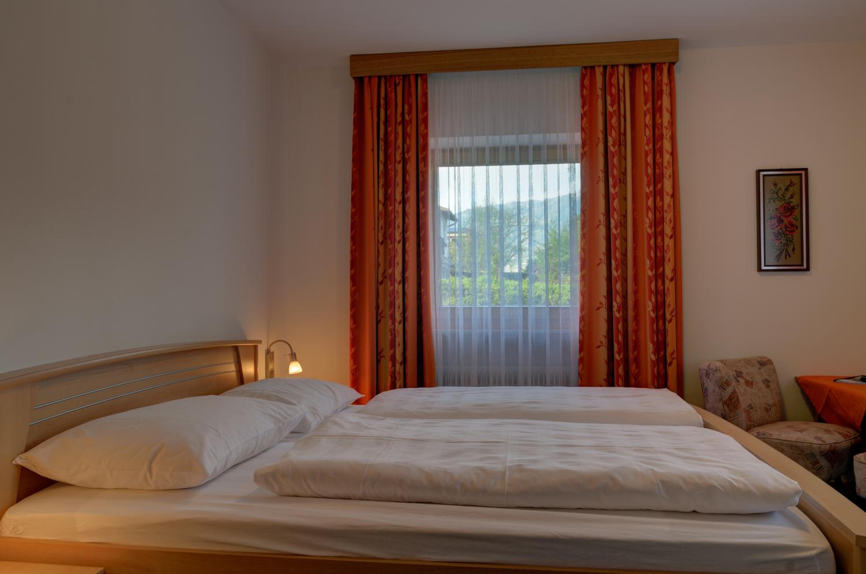 Double Room with Balcony - Photo 3