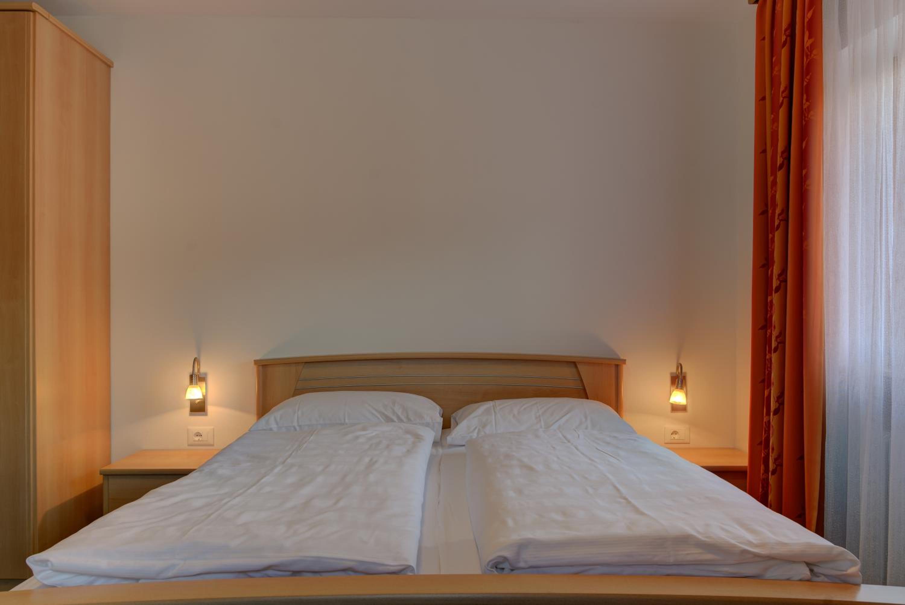 Double Room with Balcony - Photo 16