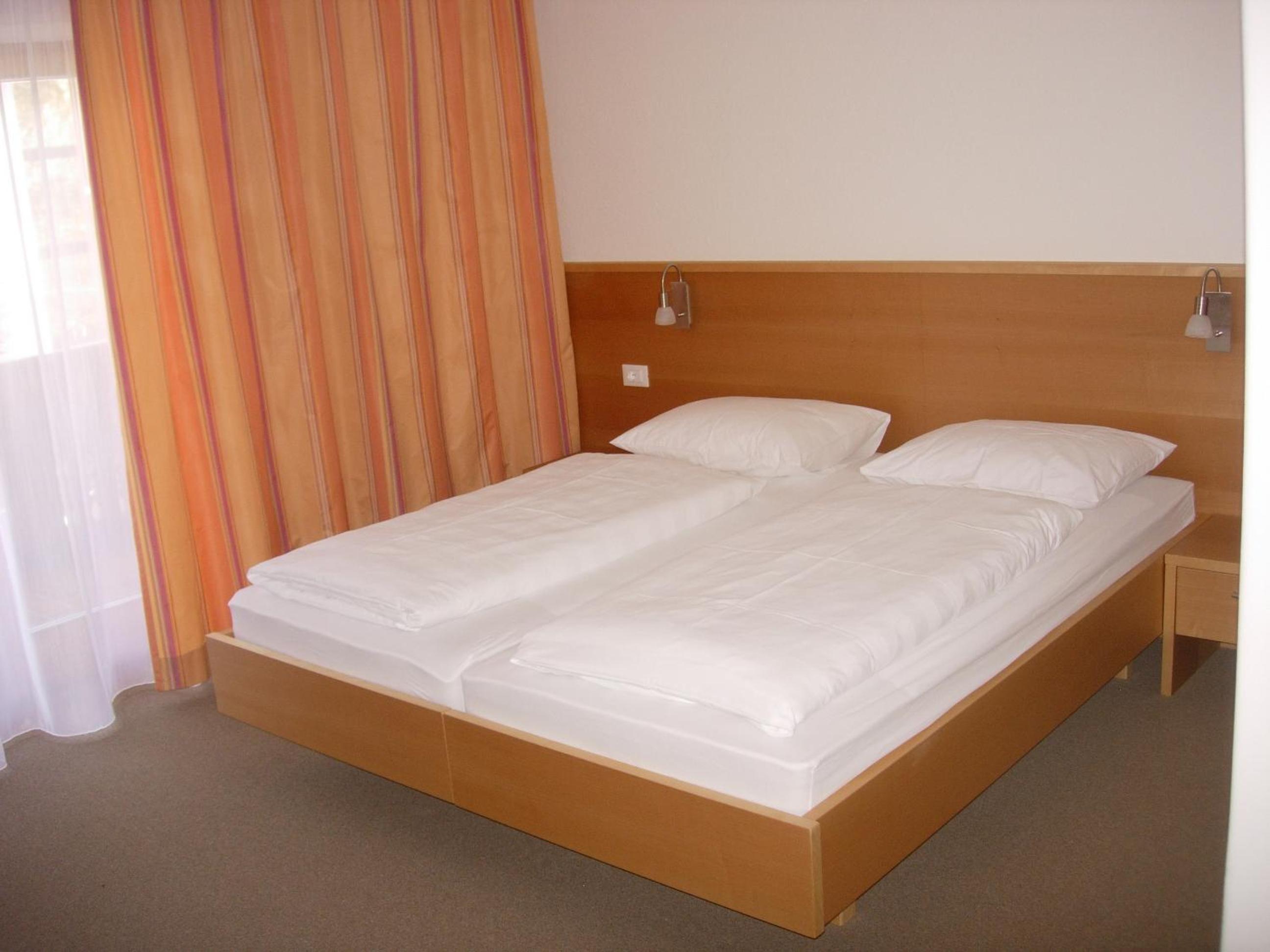 Double Room with Balcony - Photo 5