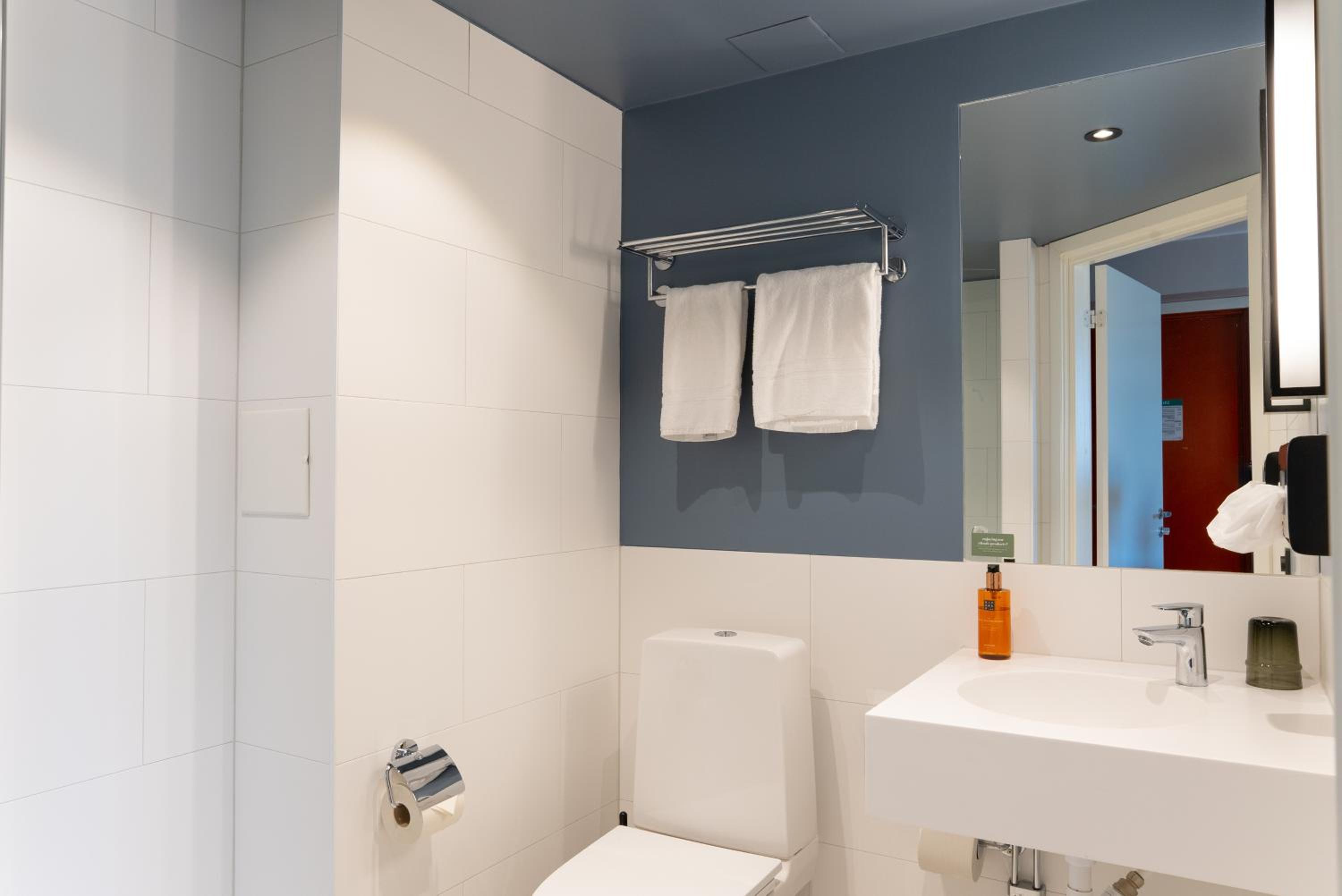 Compact Single Room photo 3