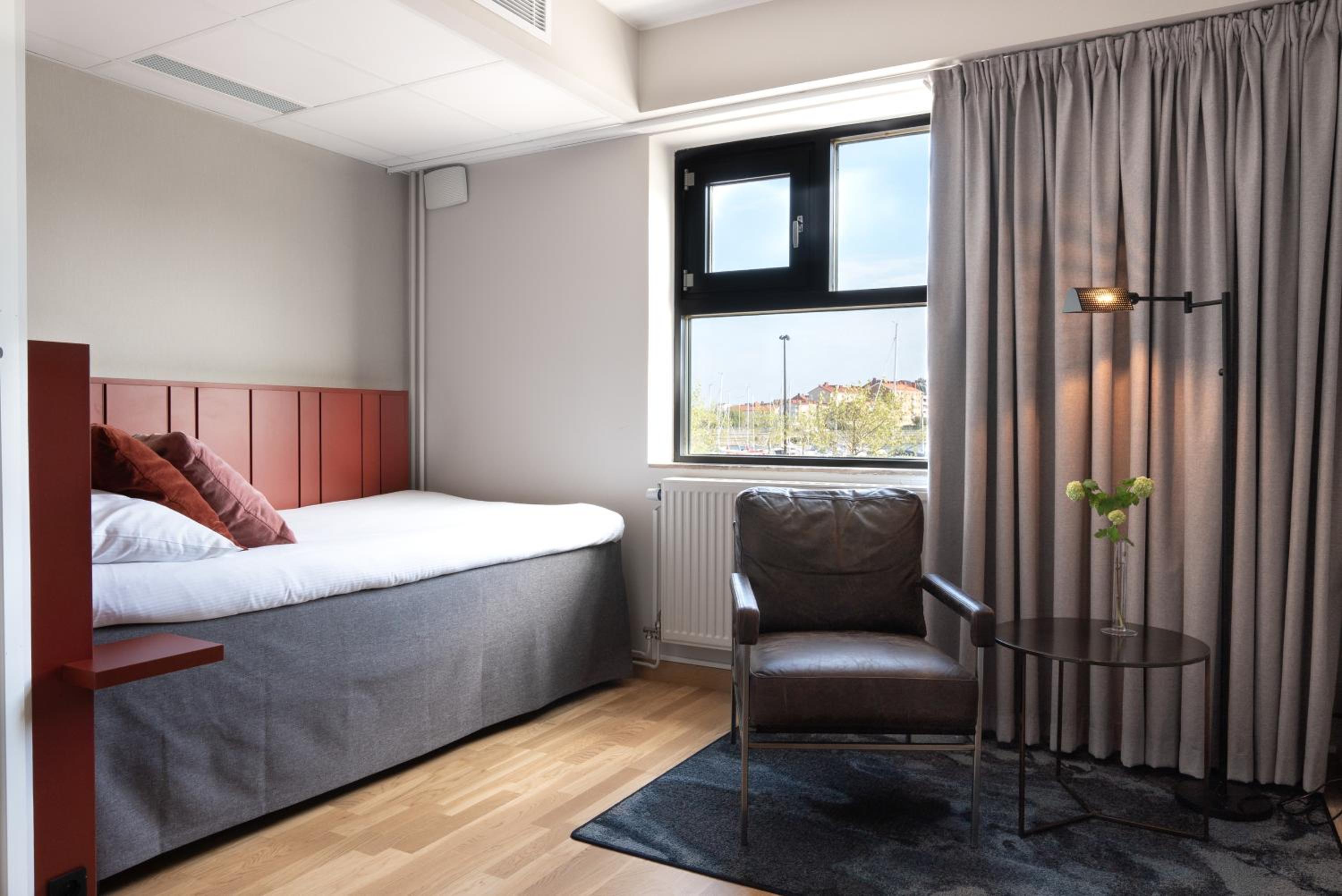 Compact Single Room photo 1