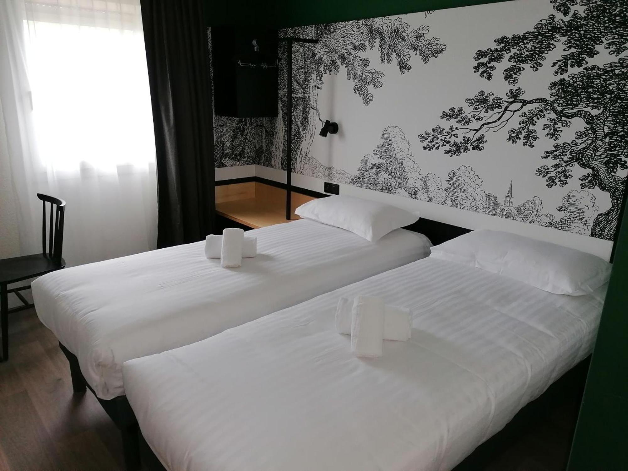 Standard Twin Room - Photo 1