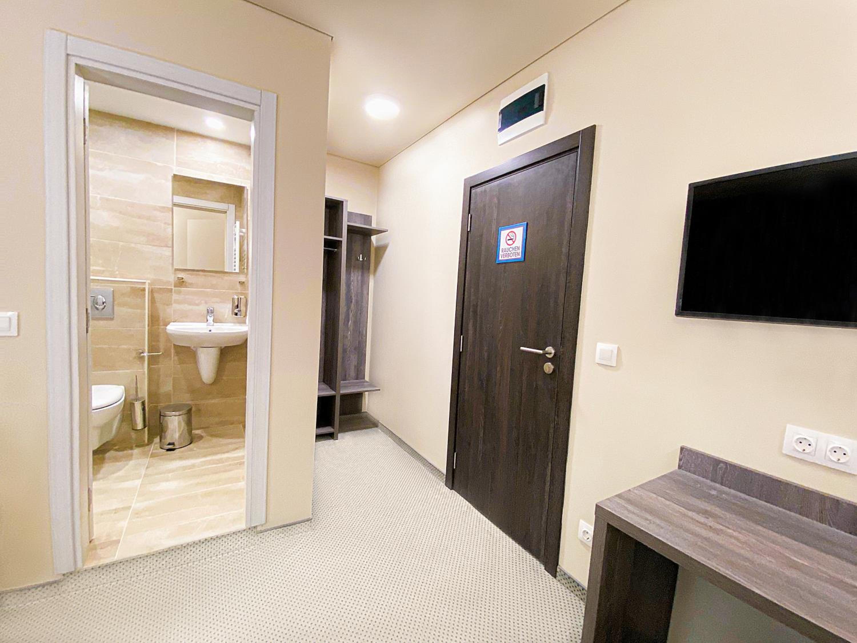 Single Room with Private Bathroom photo 3