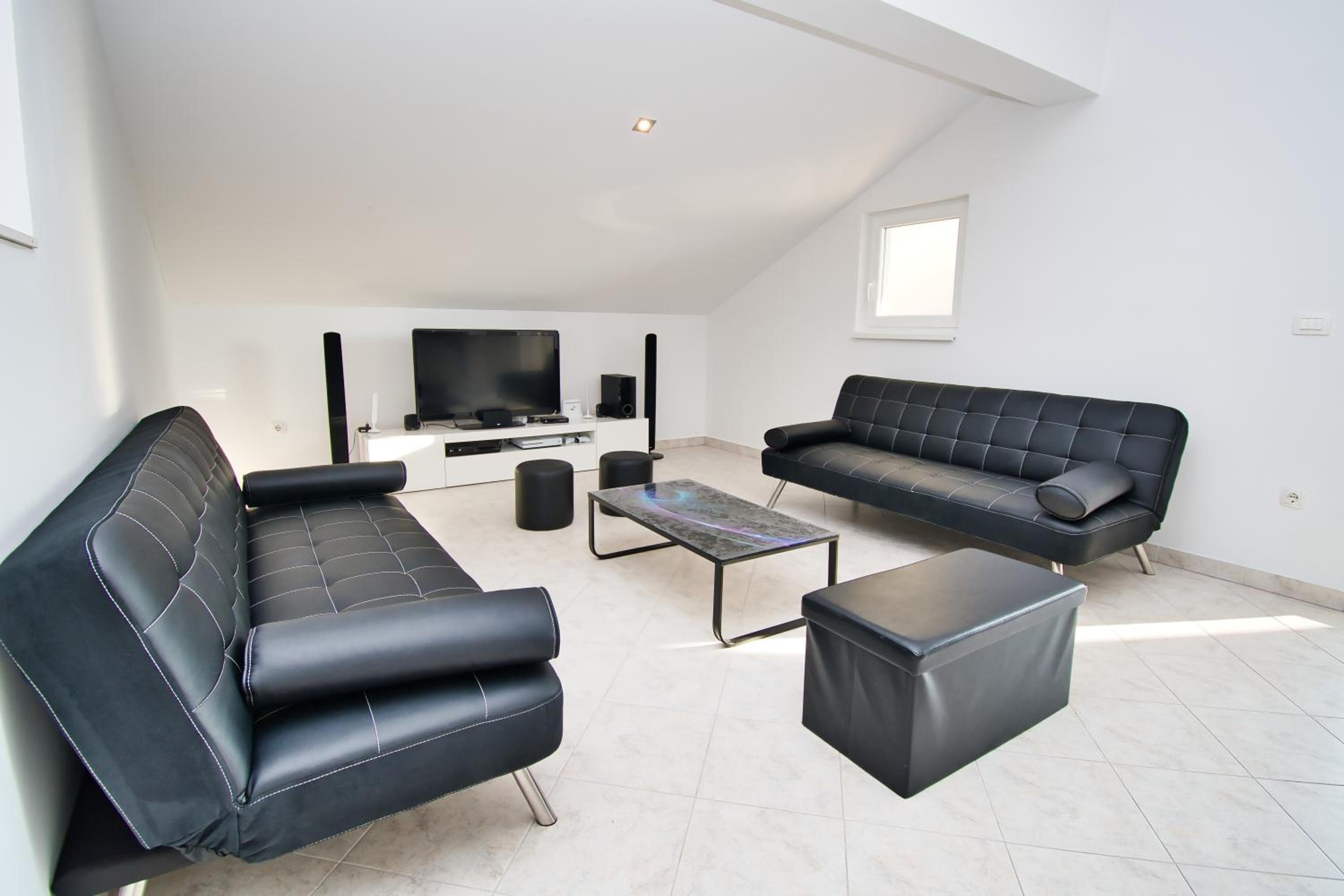 Apartment photo 1