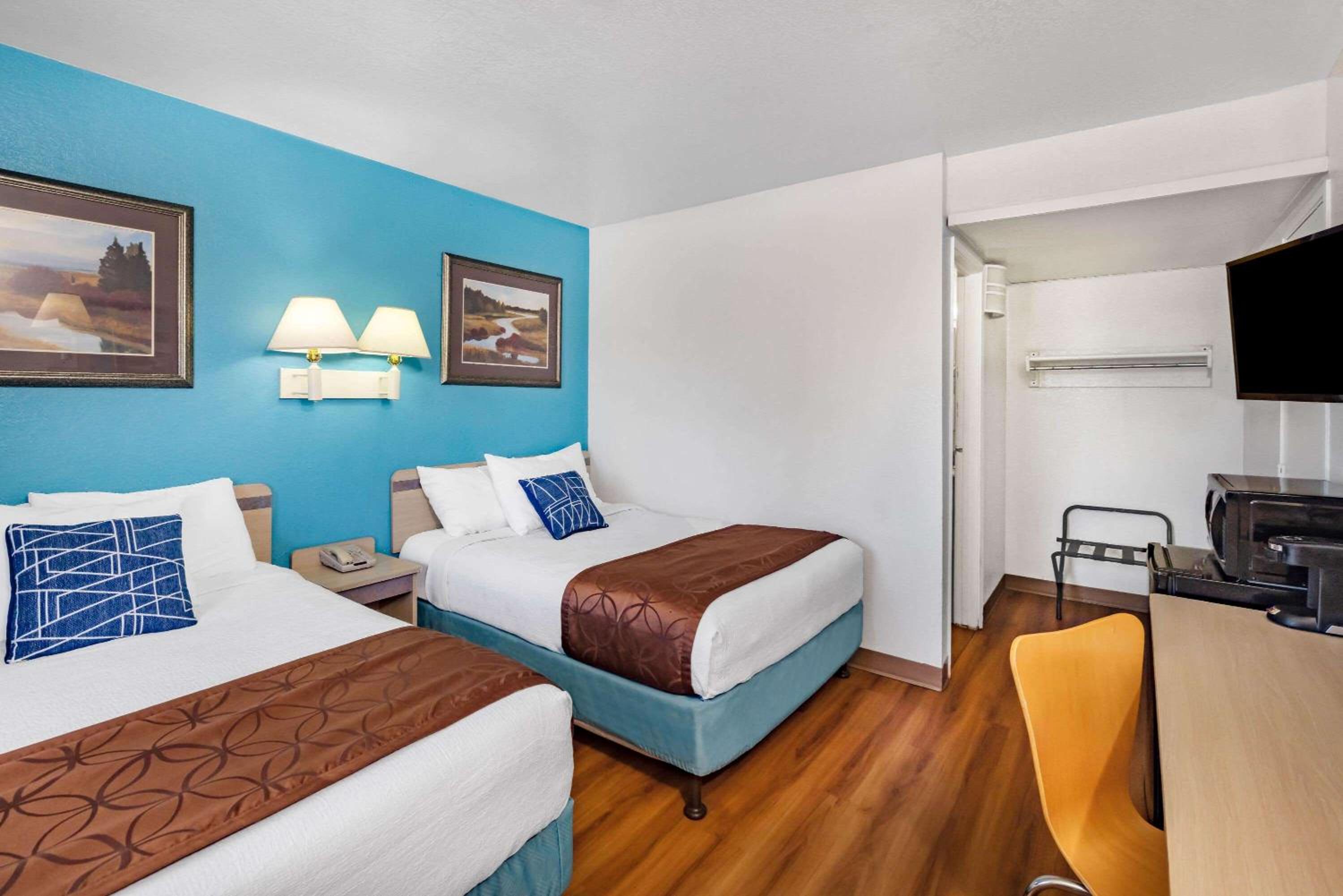 Double Room with Two Double Beds - Mobility Access/Non-Smoking